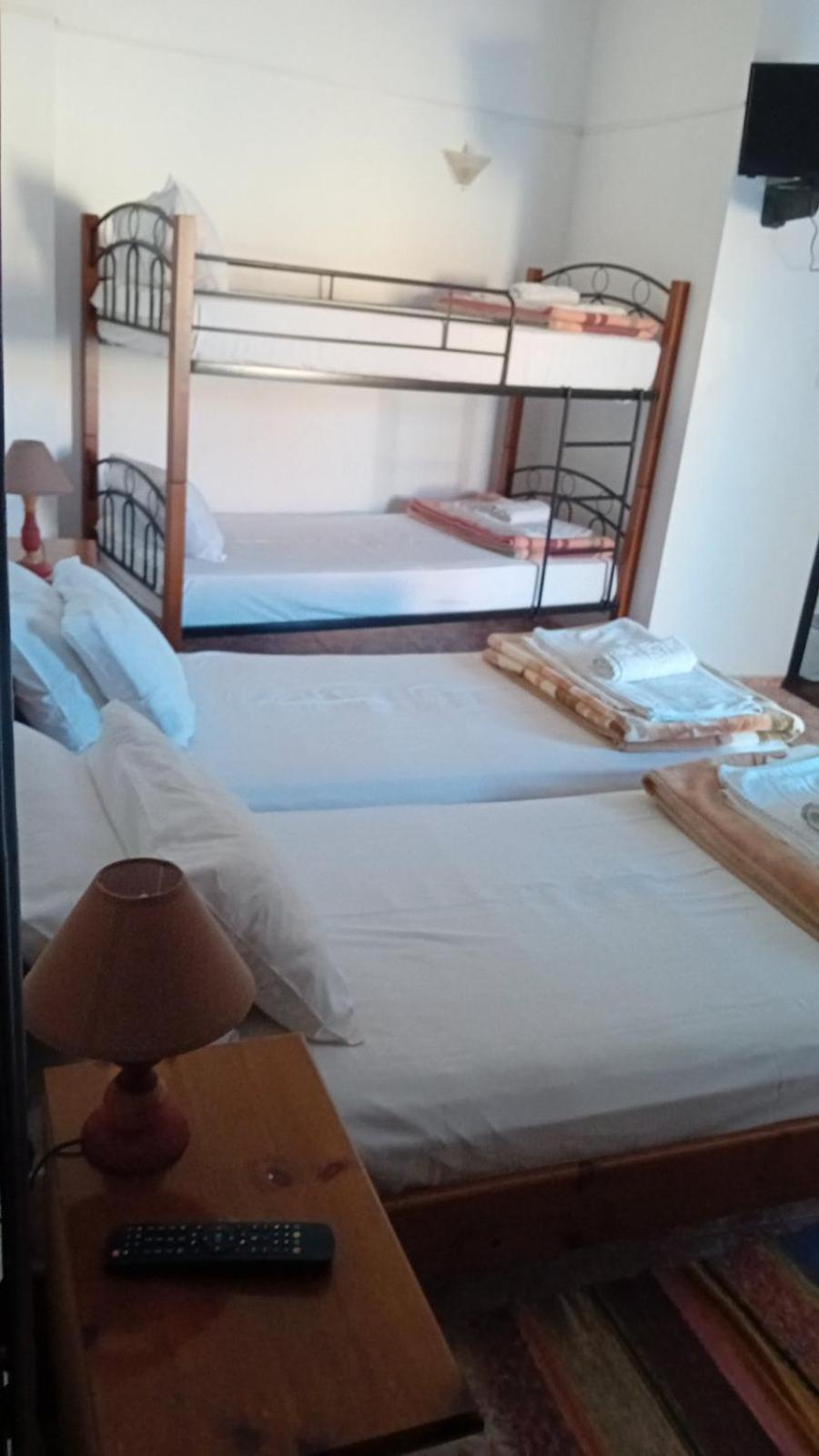 Apartment Kostas - ενοικιαζόμενα με κουζινάκι *