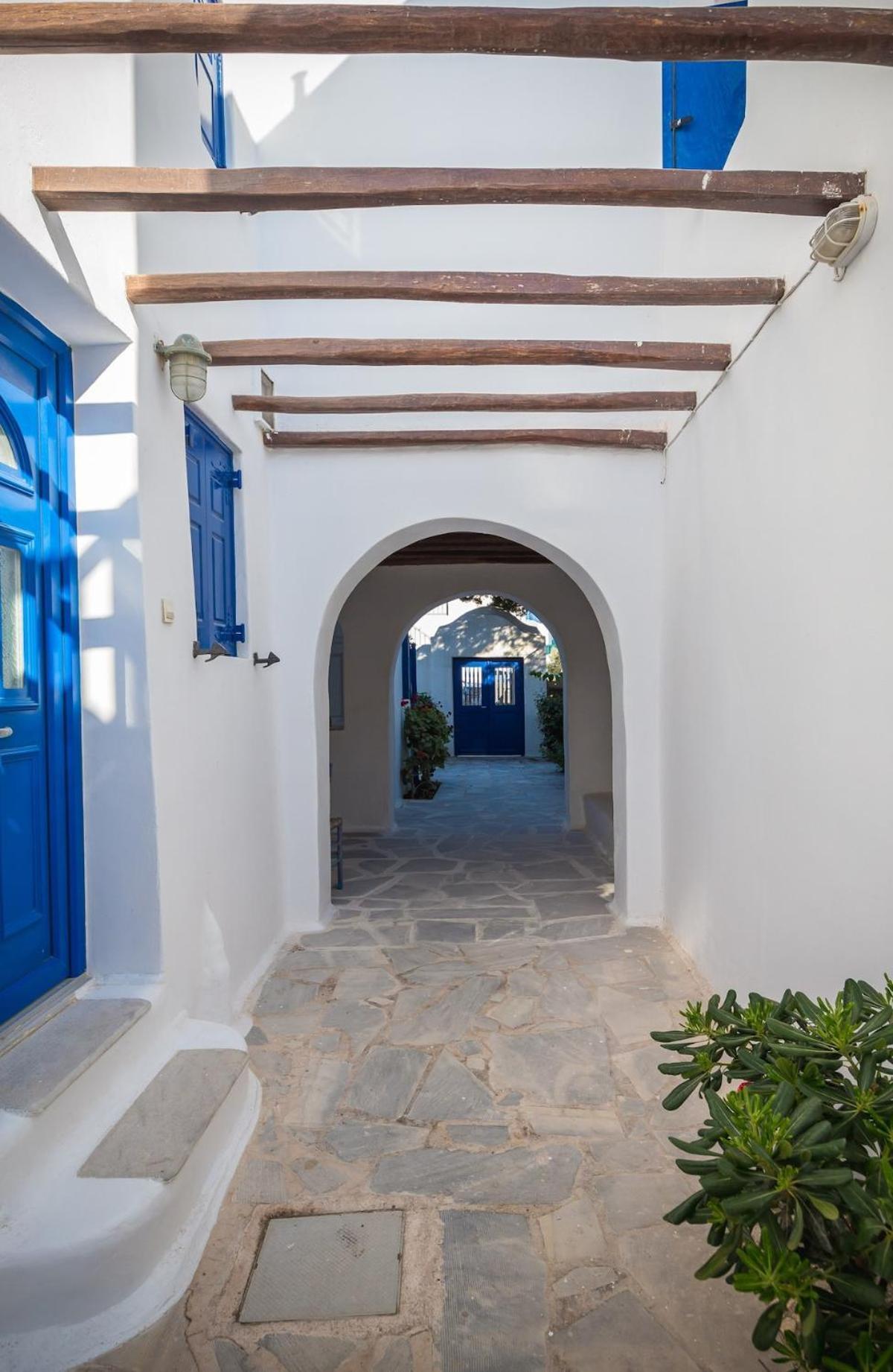 Iliana 1 & 2 W Shared Pool, Ornos, Mykonos Ornos (Mykonos)