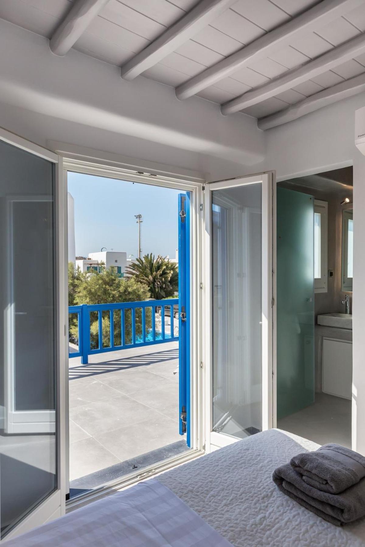 Iliana 1 & 2 W Shared Pool, Ornos, Mykonos