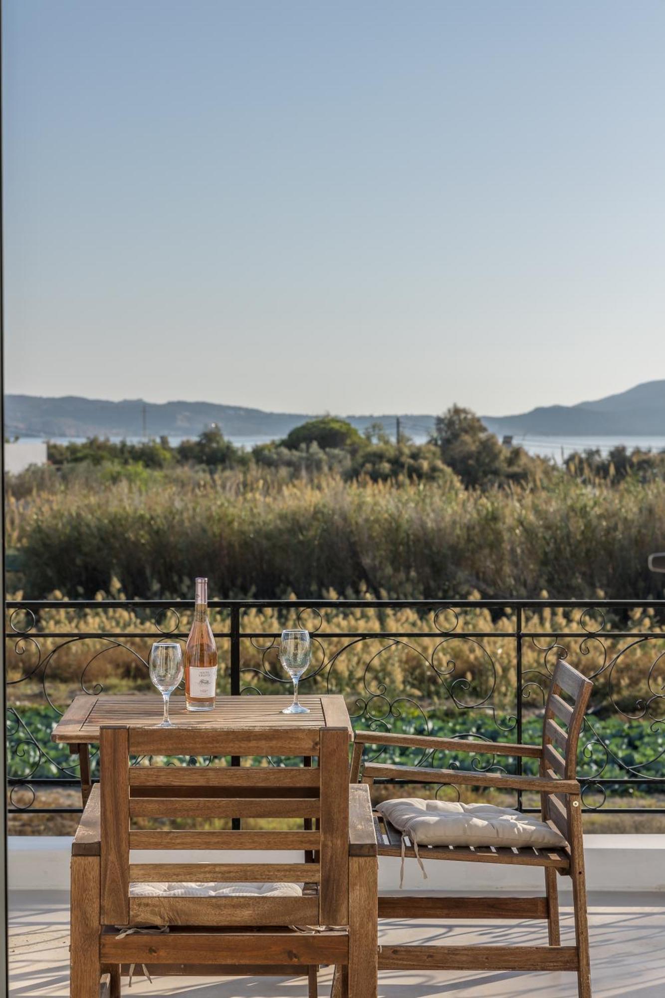 Mavrokastro Holiday home *