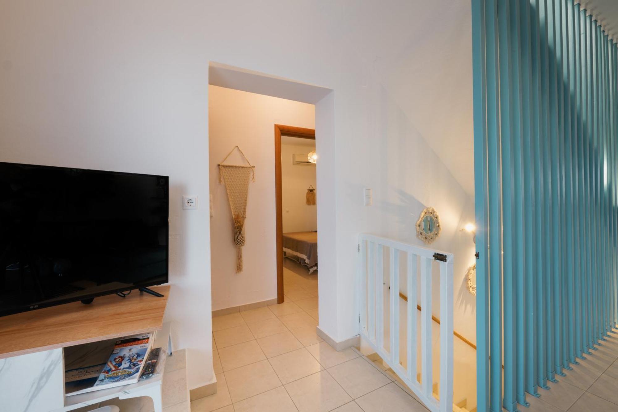 Lira Pure Serenity & Sea Views 3br