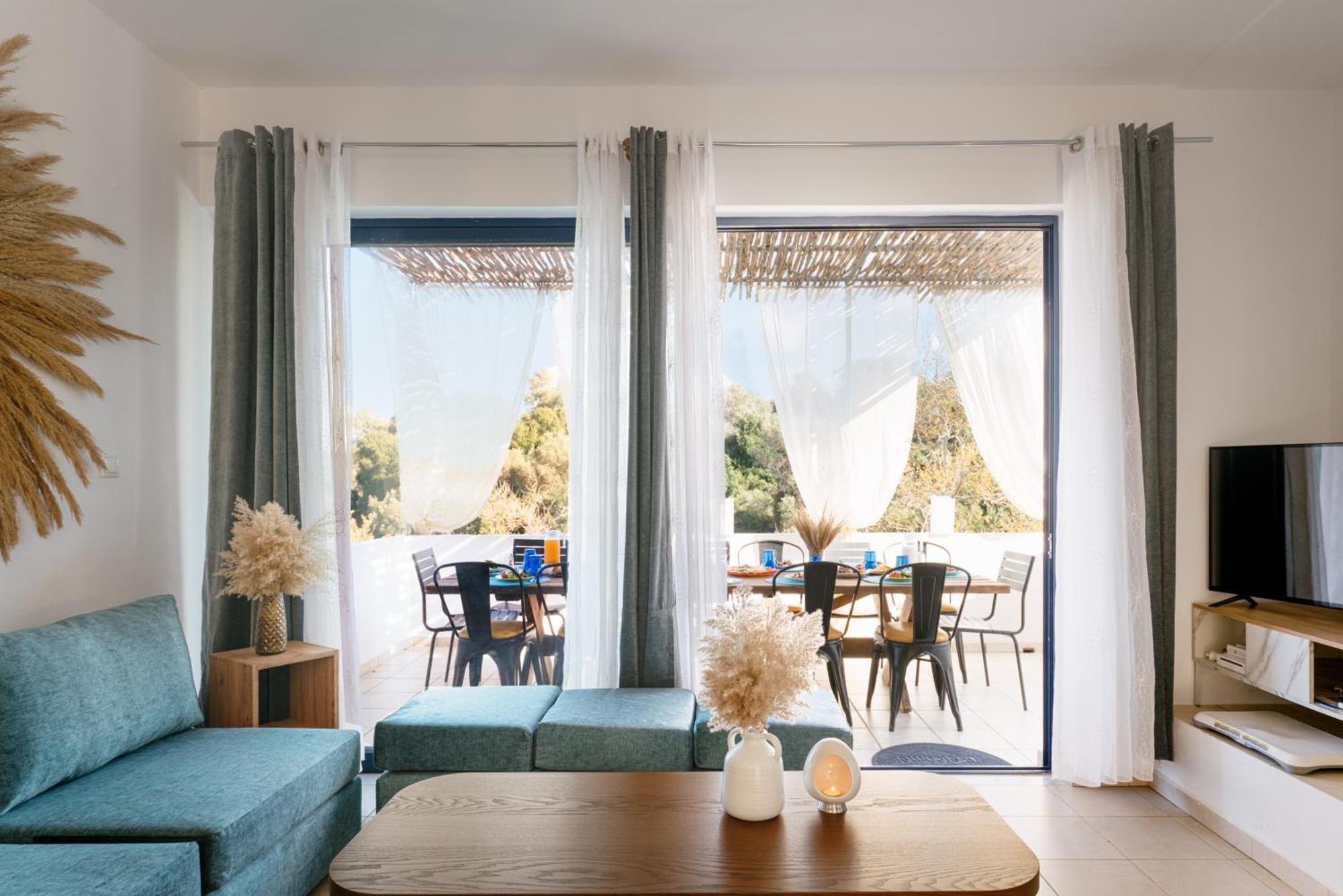 Lira Pure Serenity & Sea Views 3br