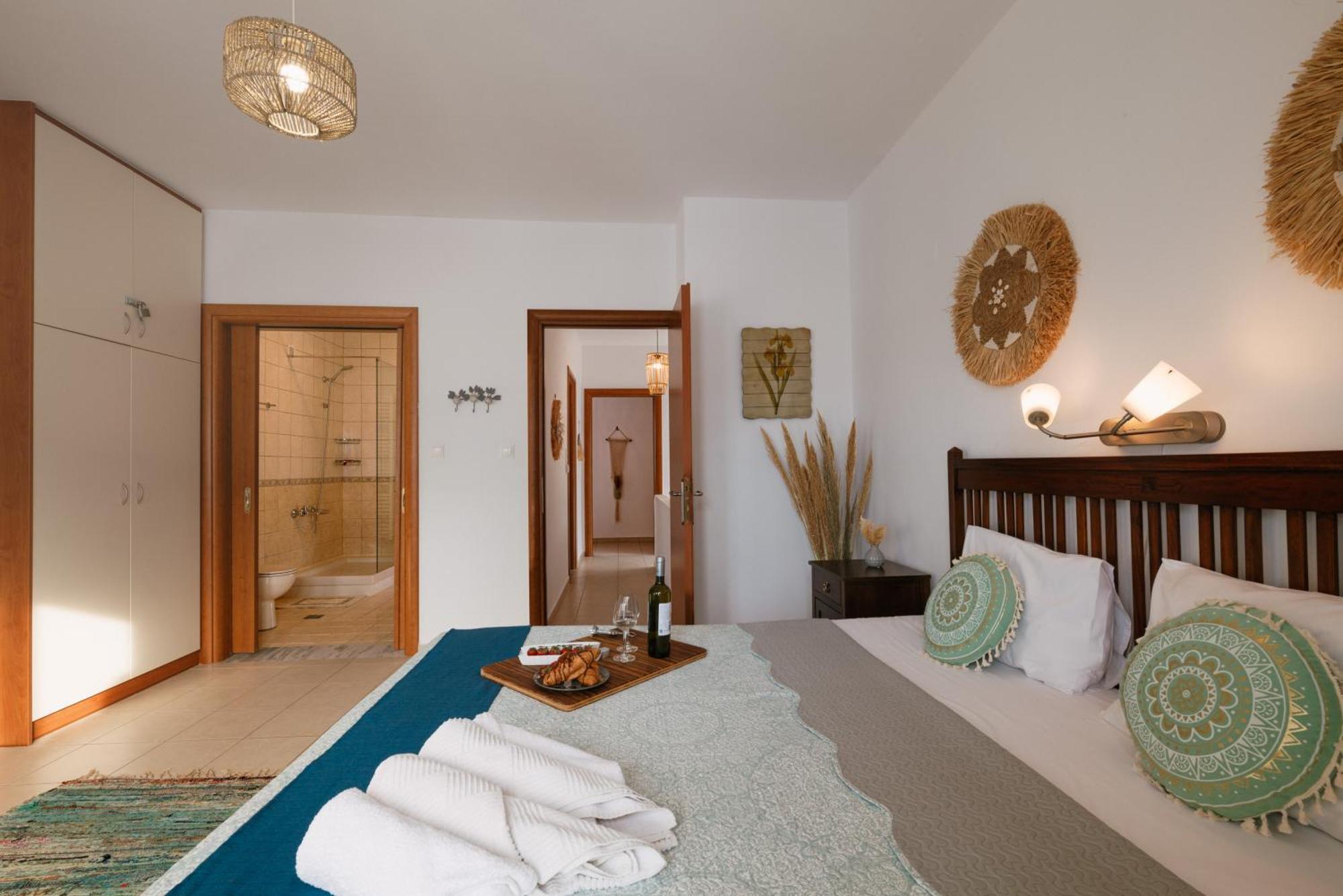 Lira Pure Serenity & Sea Views 3br