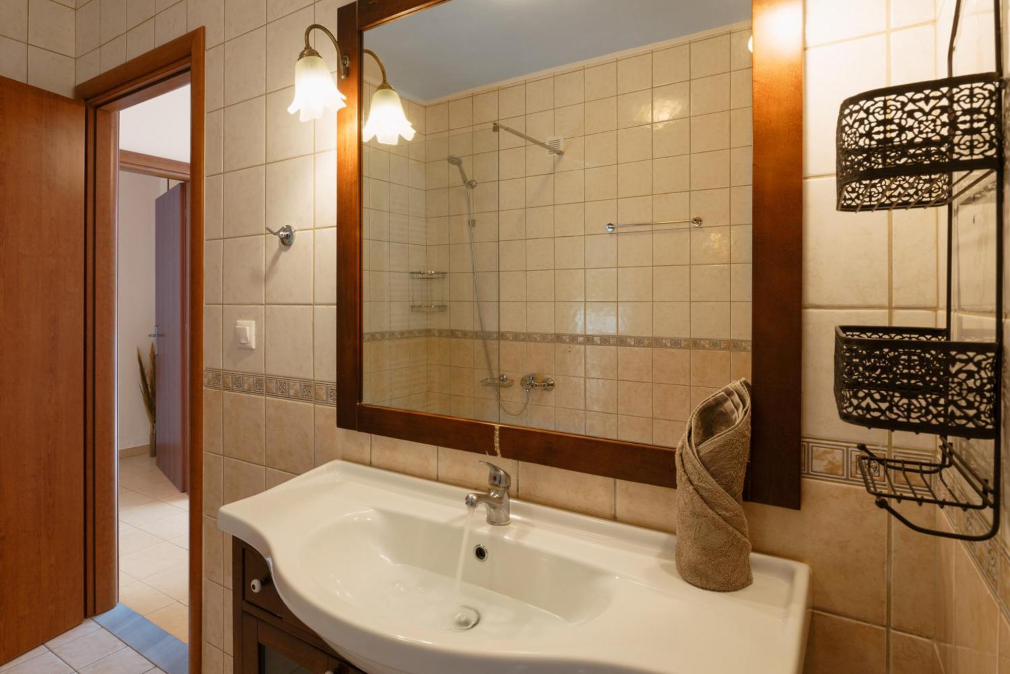 Lira Pure Serenity & Sea Views 3br
