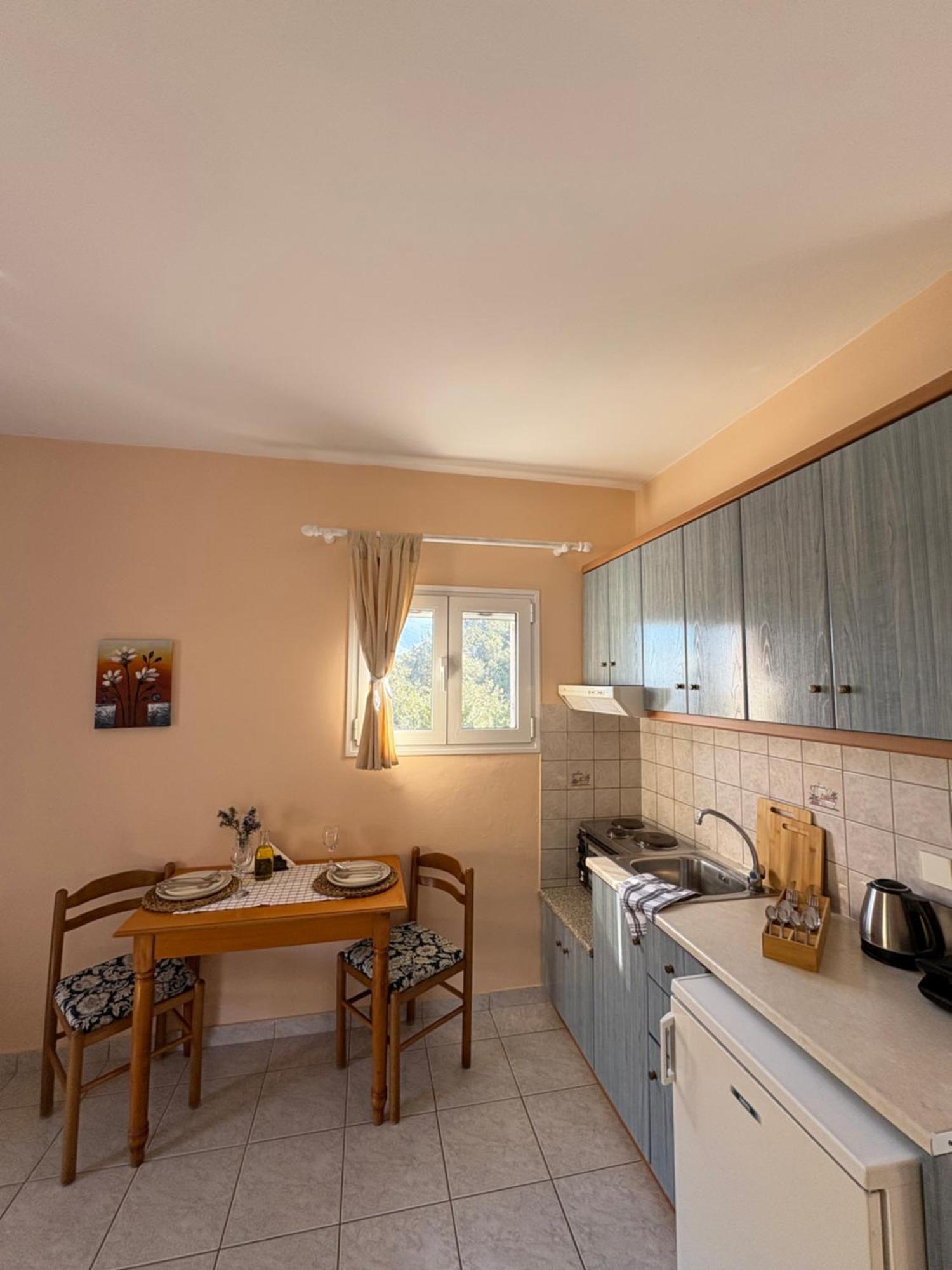 Myrtos Apartment 2*