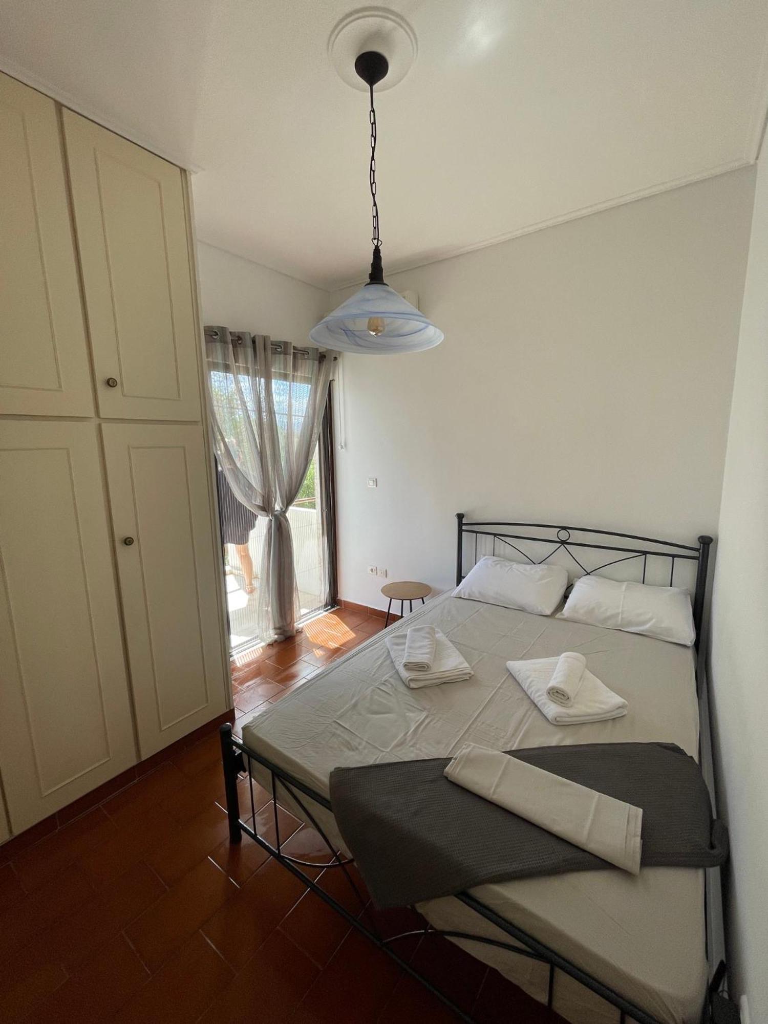 Stunning Beachfront Stratos Apartment *