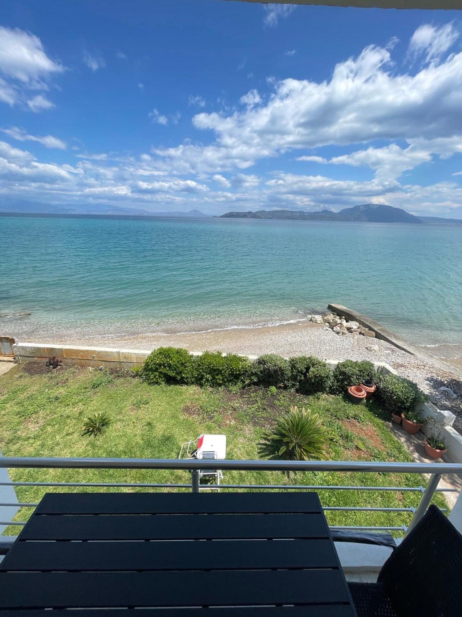Apartment Stunning Beachfront Stratos *