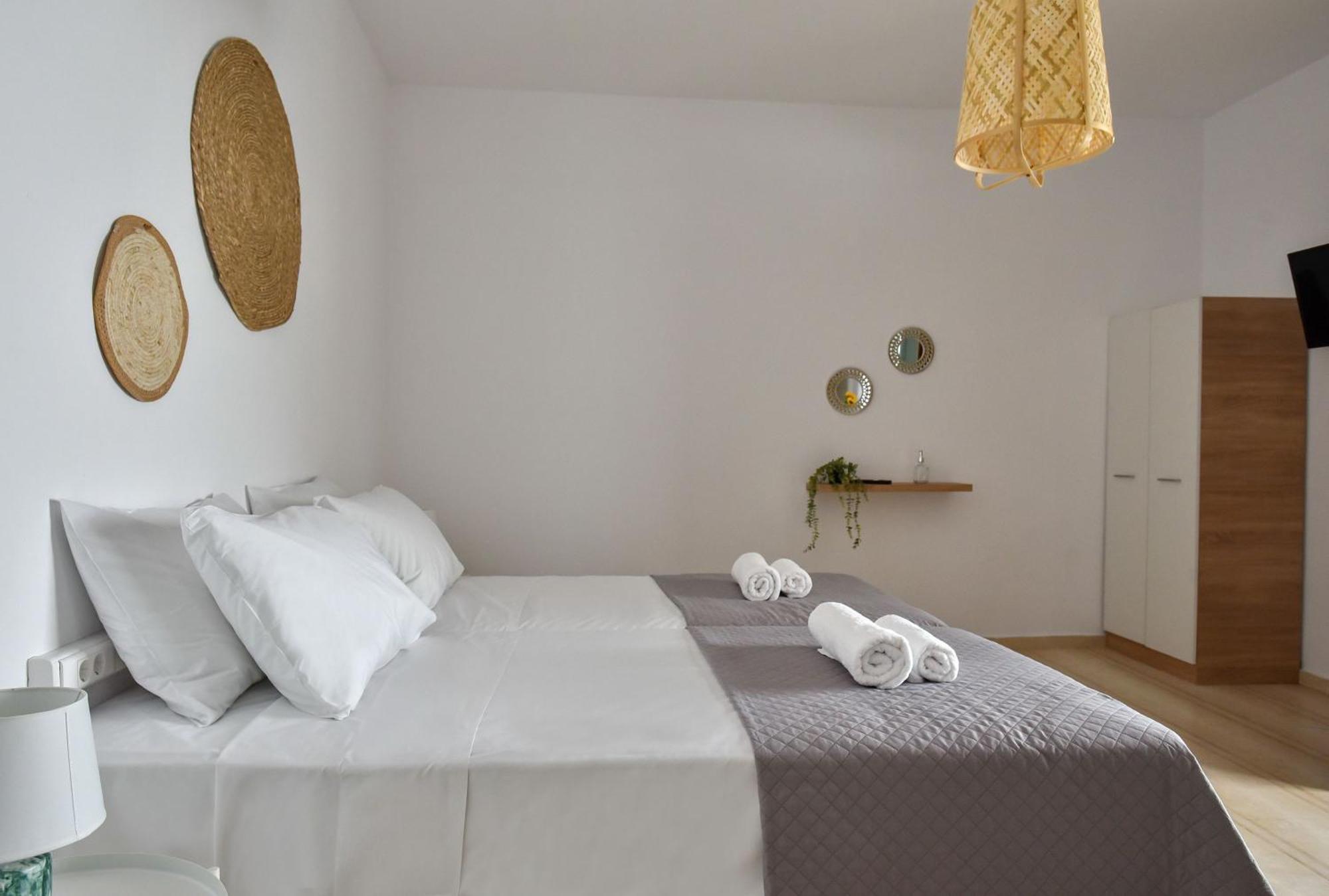 Eva & Apartment Agia Pelagia (Crete)