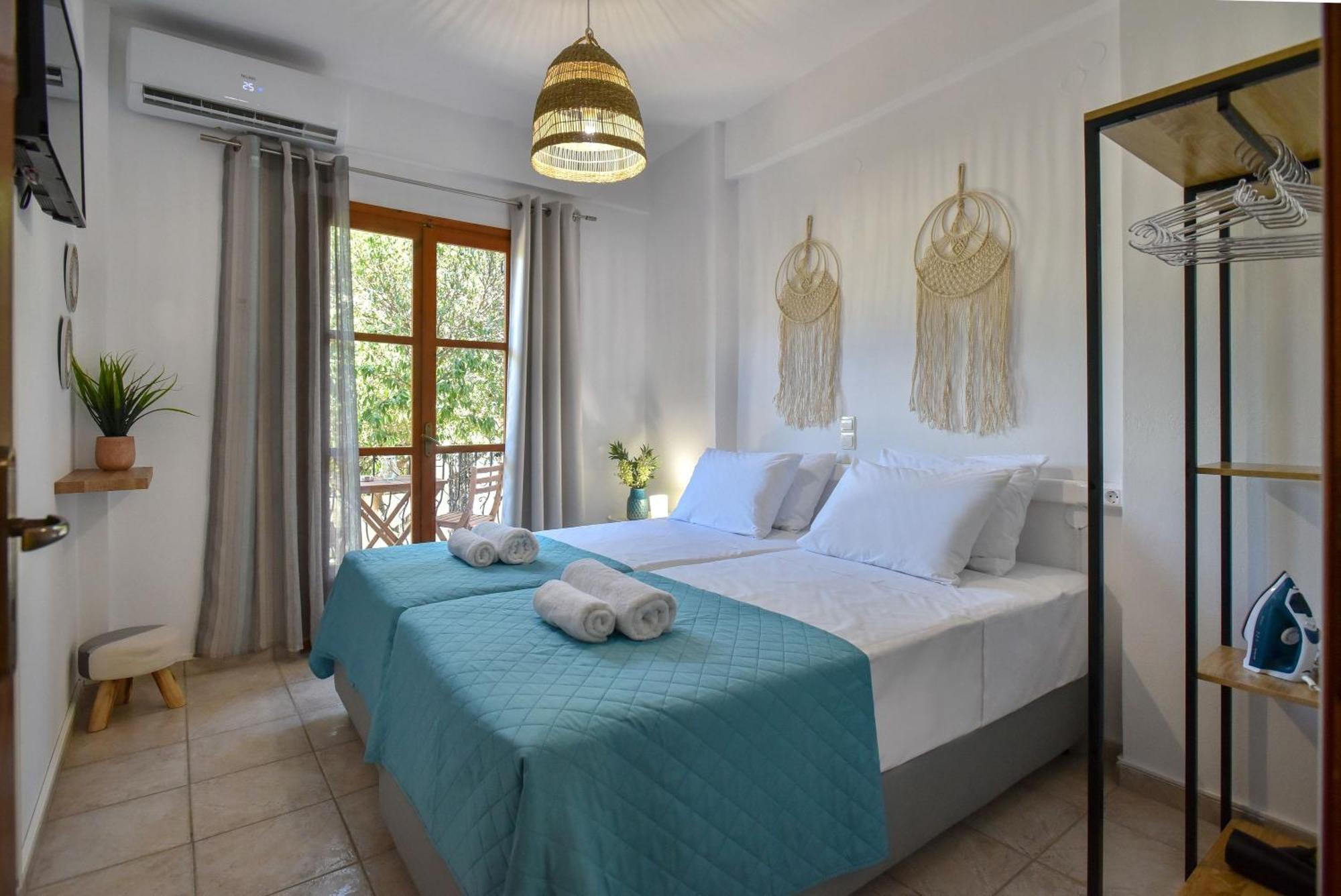 Eva & Apartment Agia Pelagia (Crete)