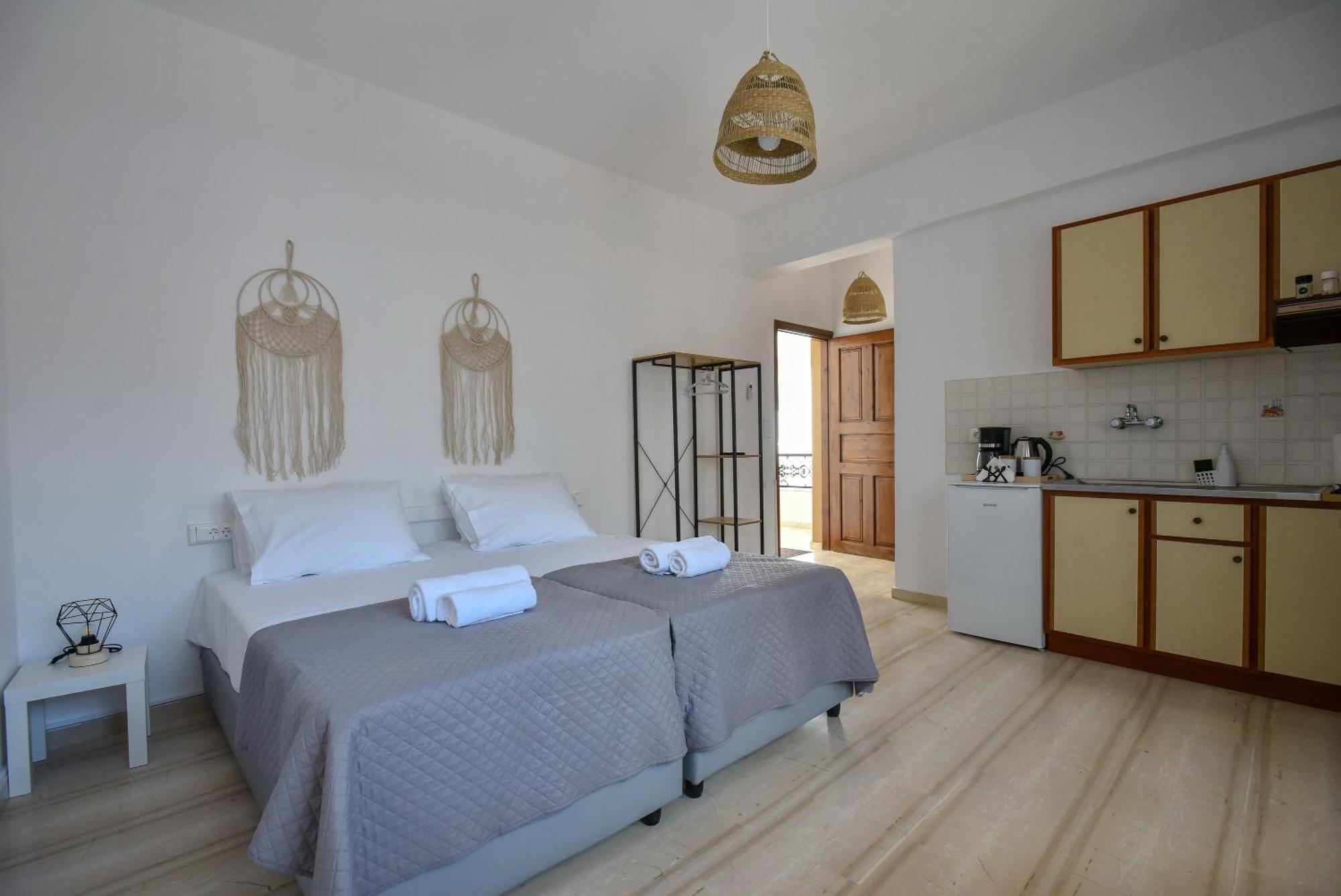 Eva & Apartment Agia Pelagia (Crete)