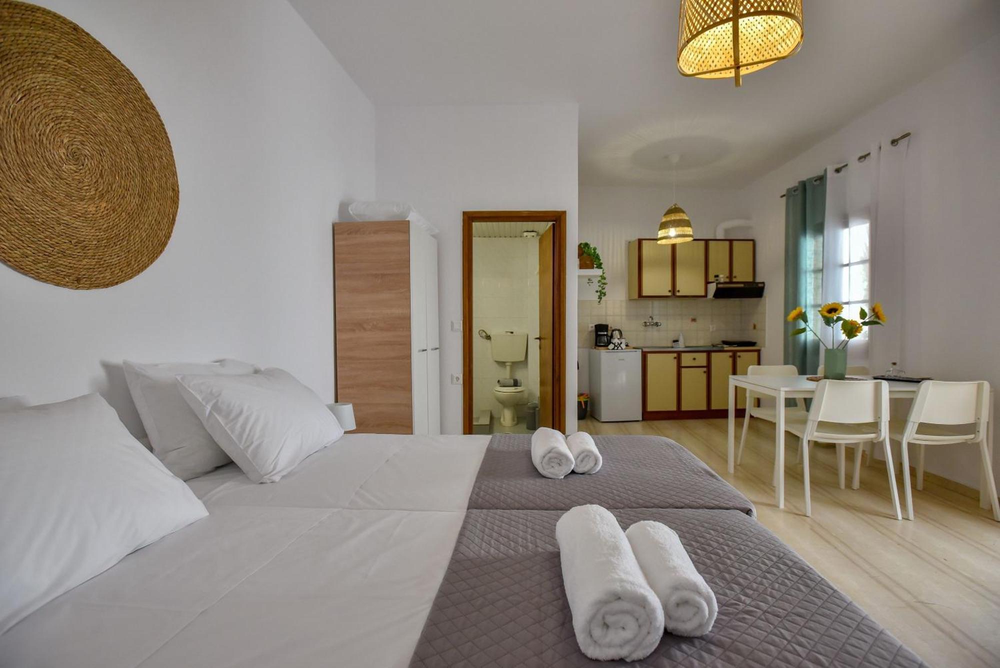 Eva & Apartment Agia Pelagia (Crete)