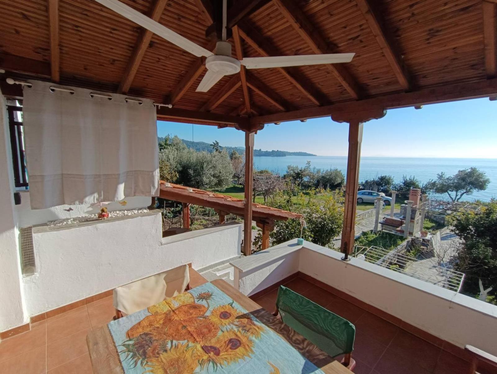 Apartment On The Neos Marmaras