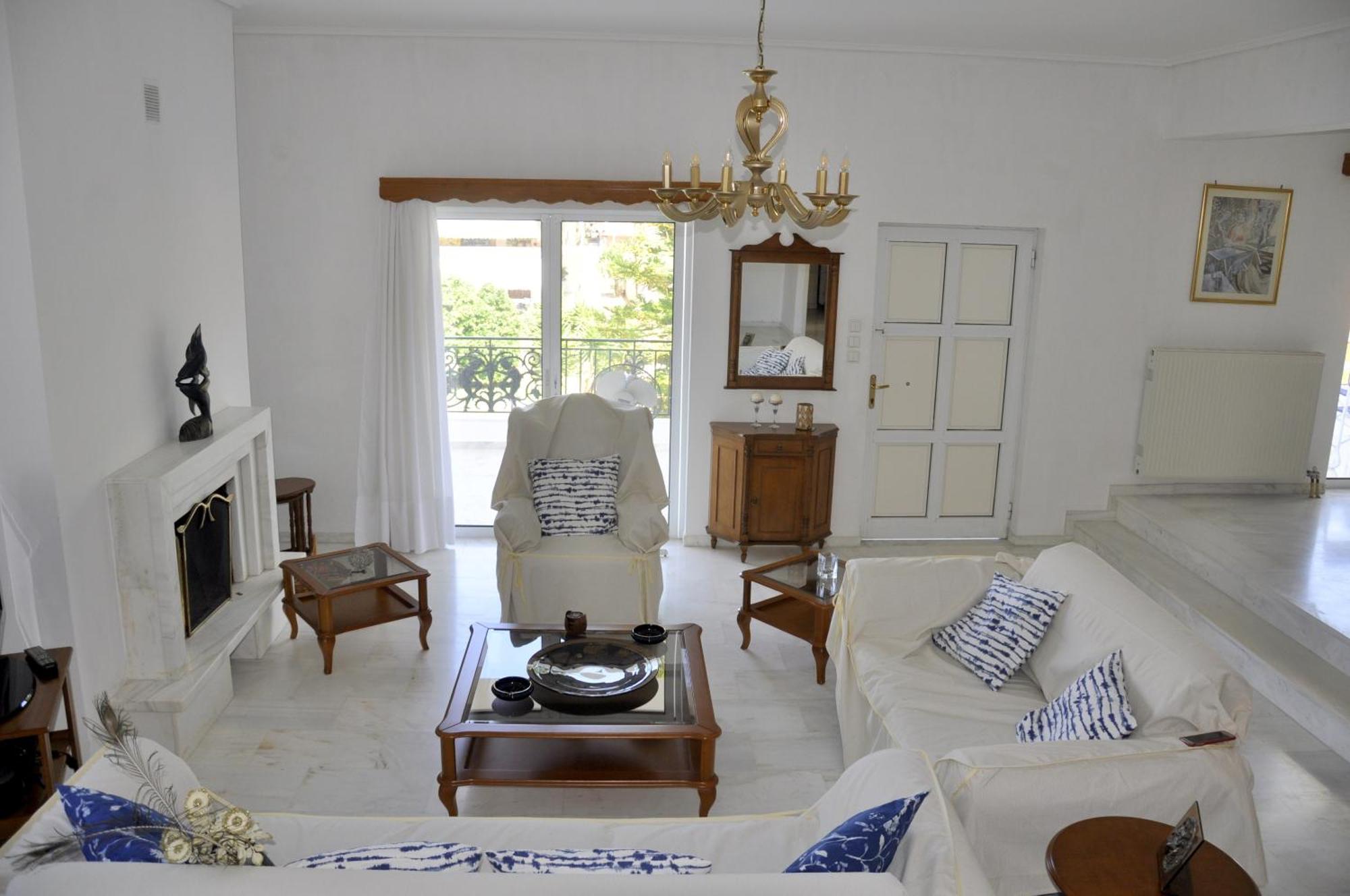 Elli Villa *