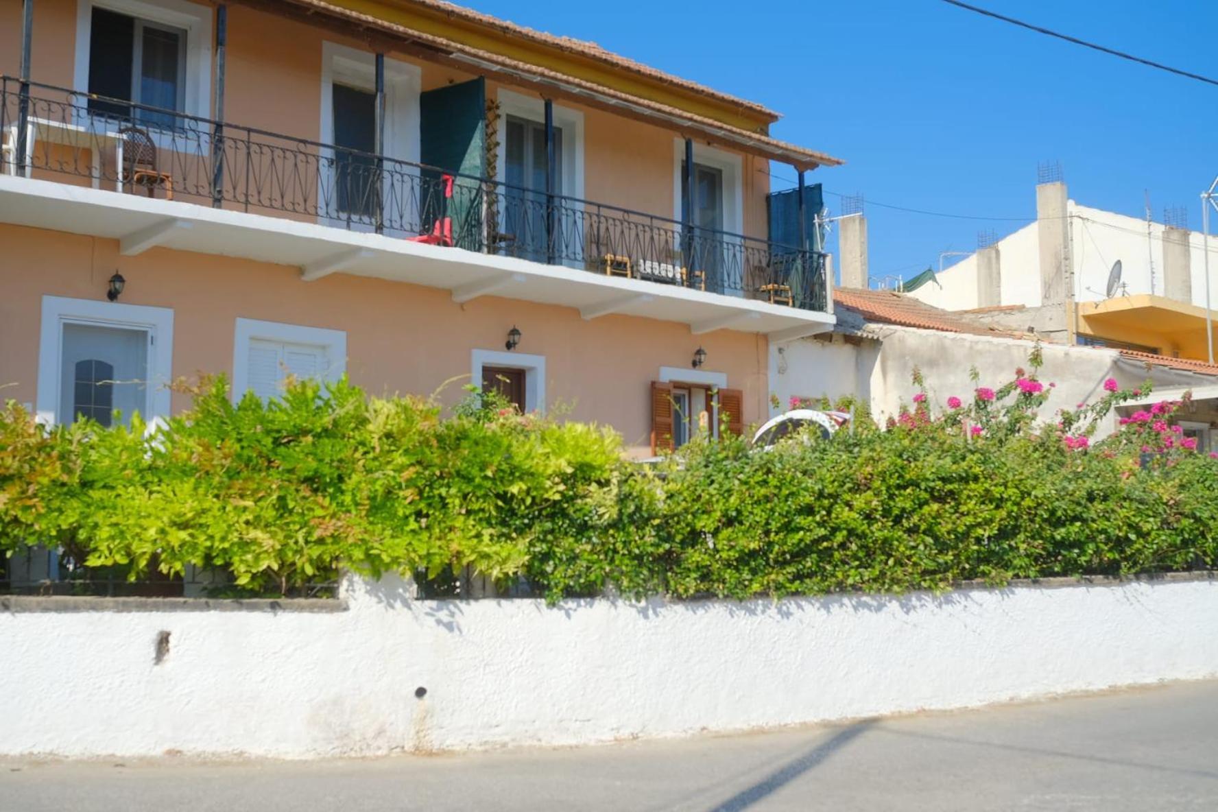 Kostas House