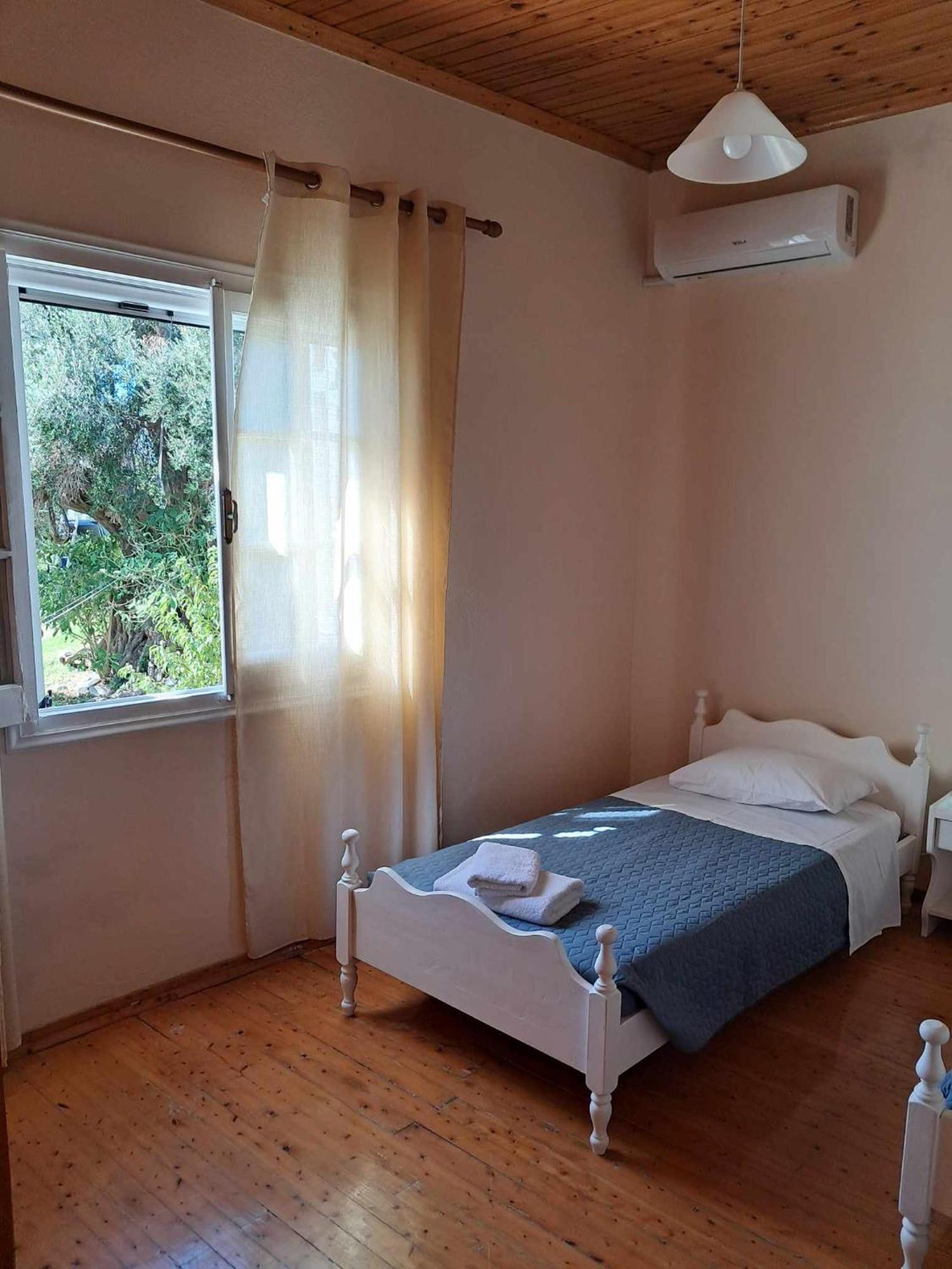 Kostas House
