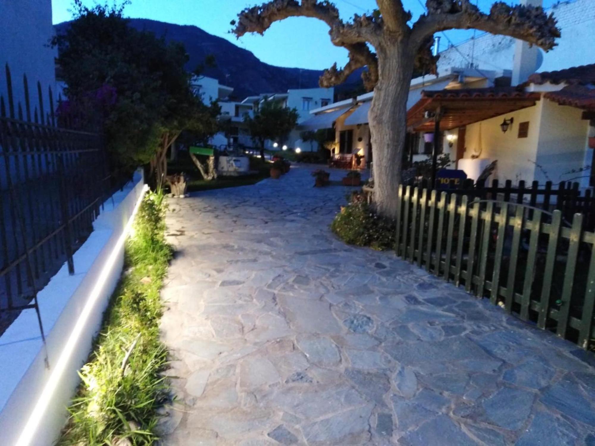 Le Due Sorelle Spilia (Central Greece)