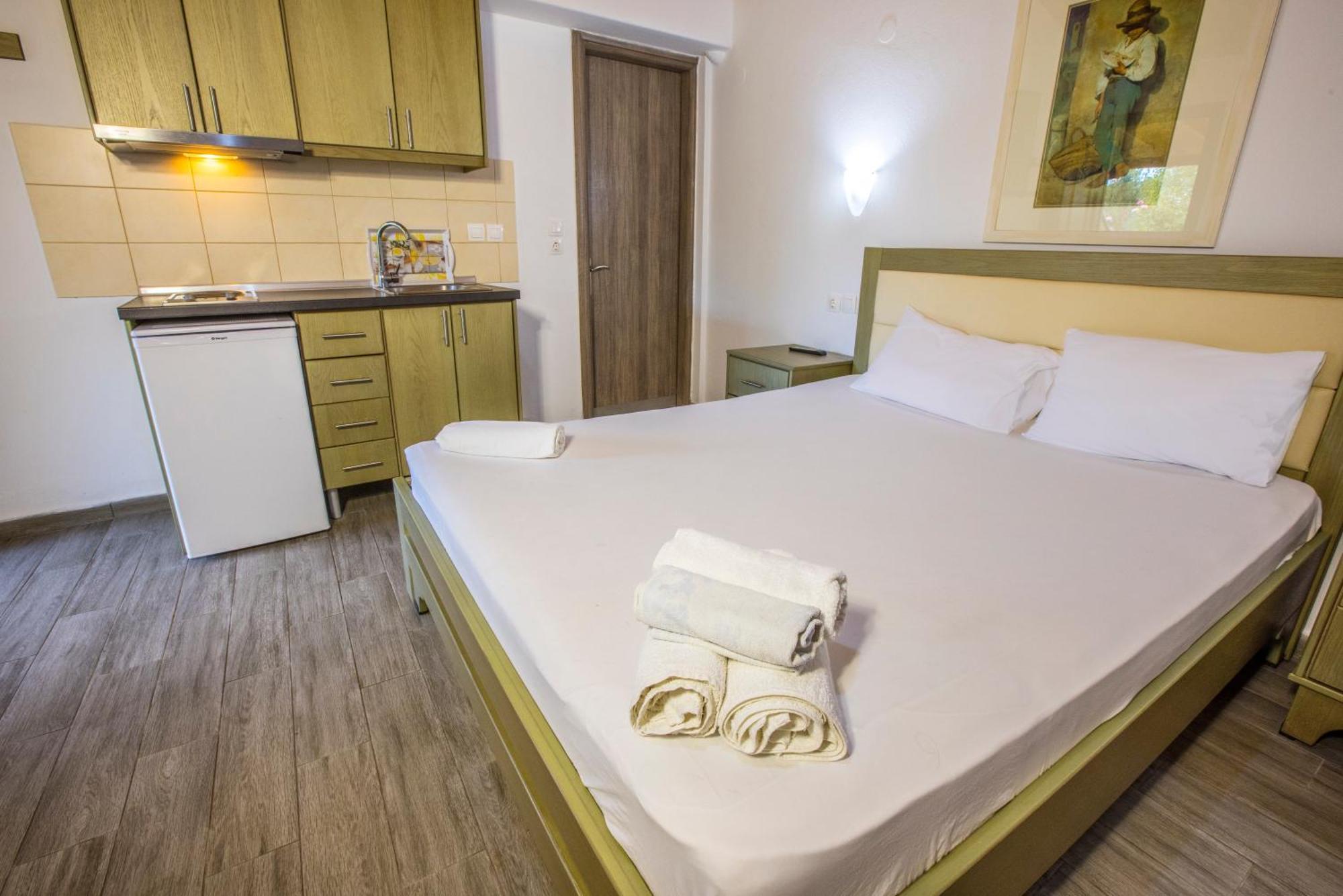 Alekas Hotel *