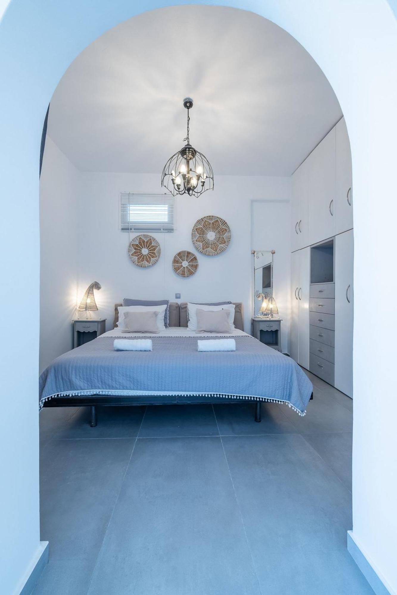 3 Season * Parikia (Paros)