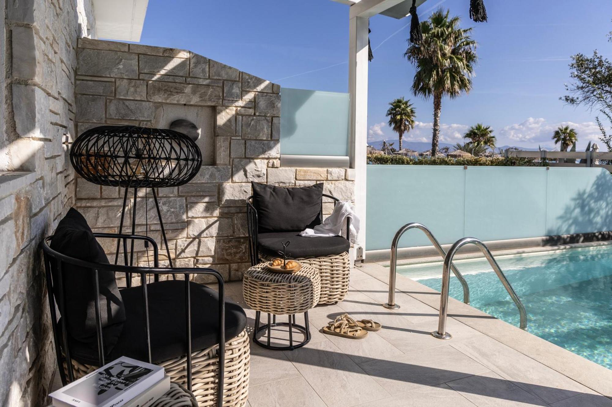 Blue Carpet Luxury Aparthotel Pefkochori