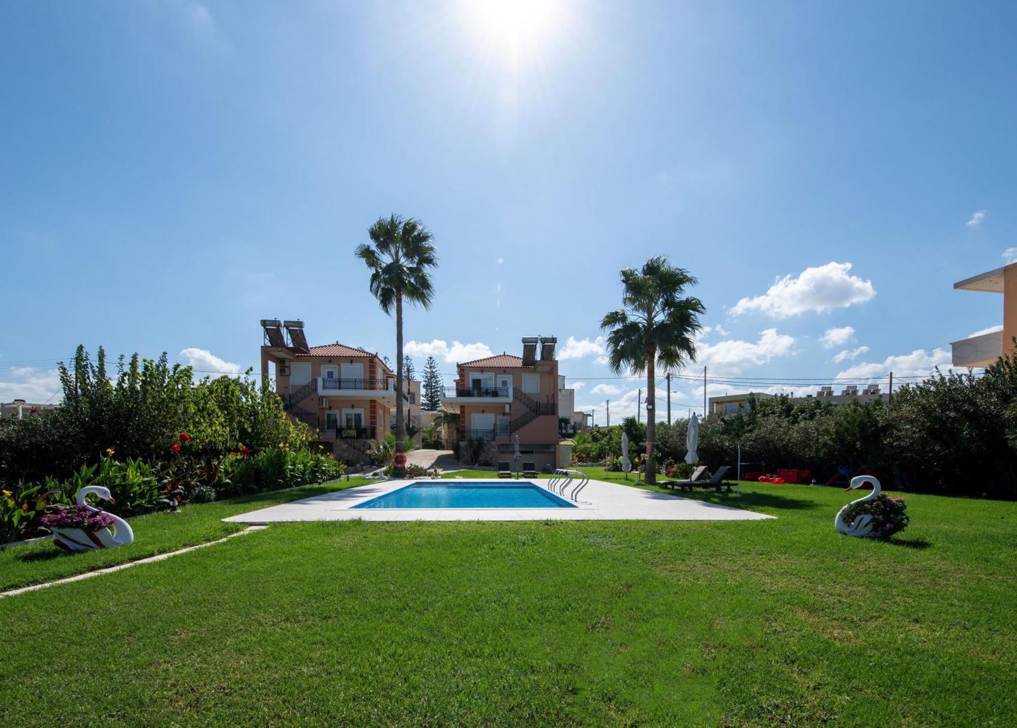 Apartment Socrate's Apartment's With Share Pool Kamisiana