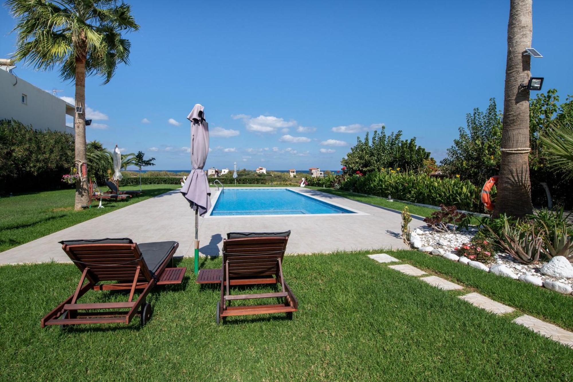 Socrate's Apartment's With Share Pool *