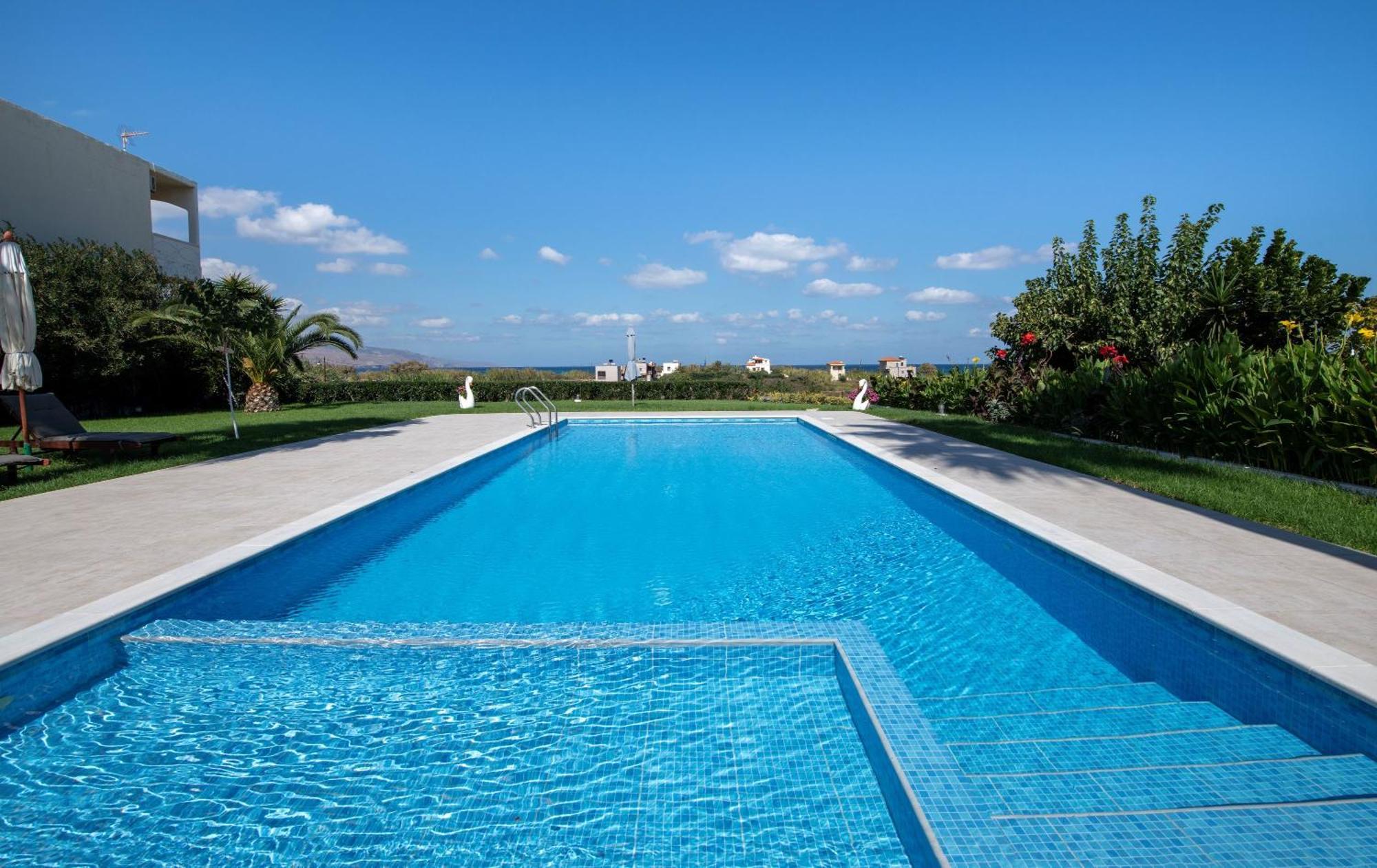 Socrate's Apartment's With Share Pool Kamisiana