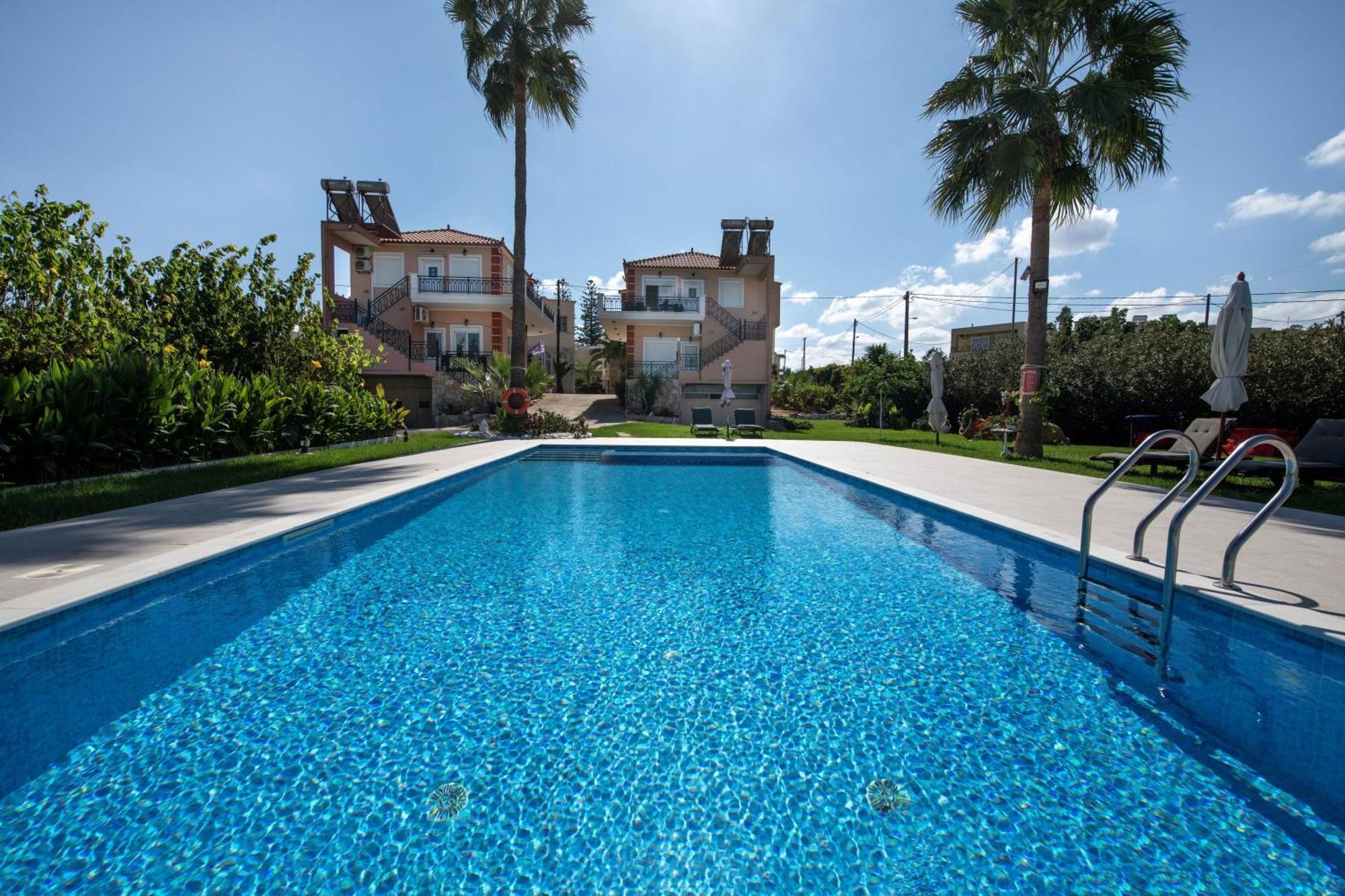Apartment Socrate's Apartment's With Share Pool Kamisiana
