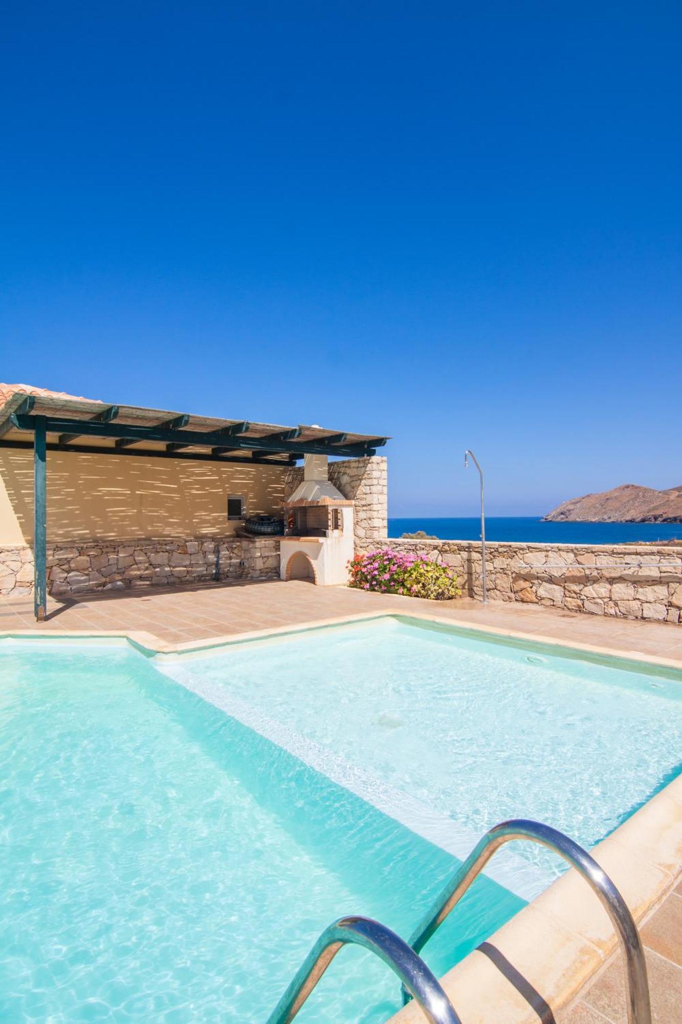 Lovely Seaside Apartments, Walking Distance To The & Amenities! Panormos (Crete)