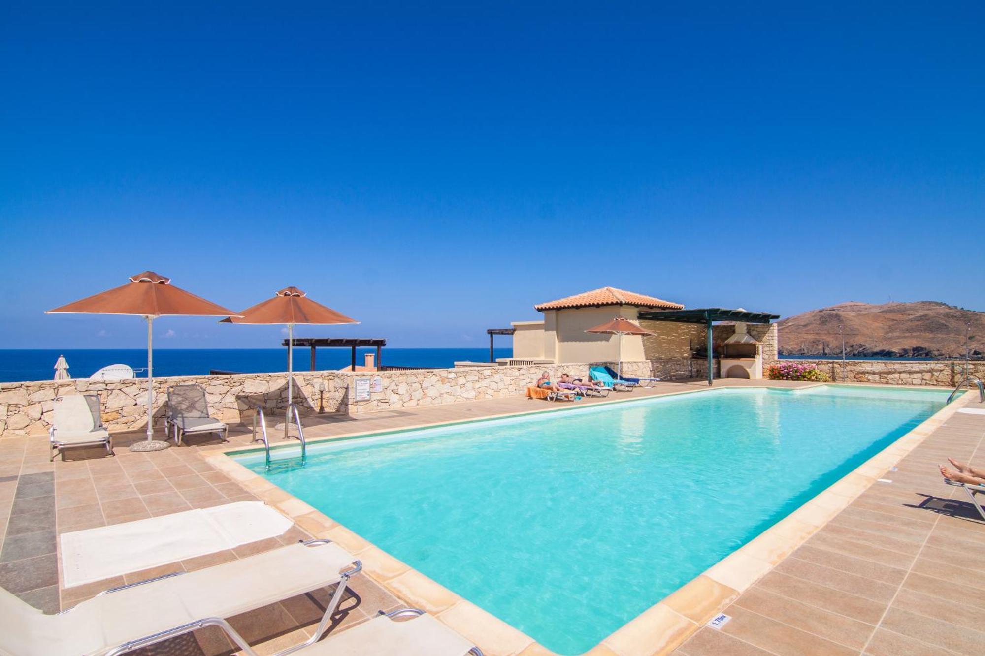 Lovely Seaside Apartments, Walking Distance To The & Amenities! Apartment *