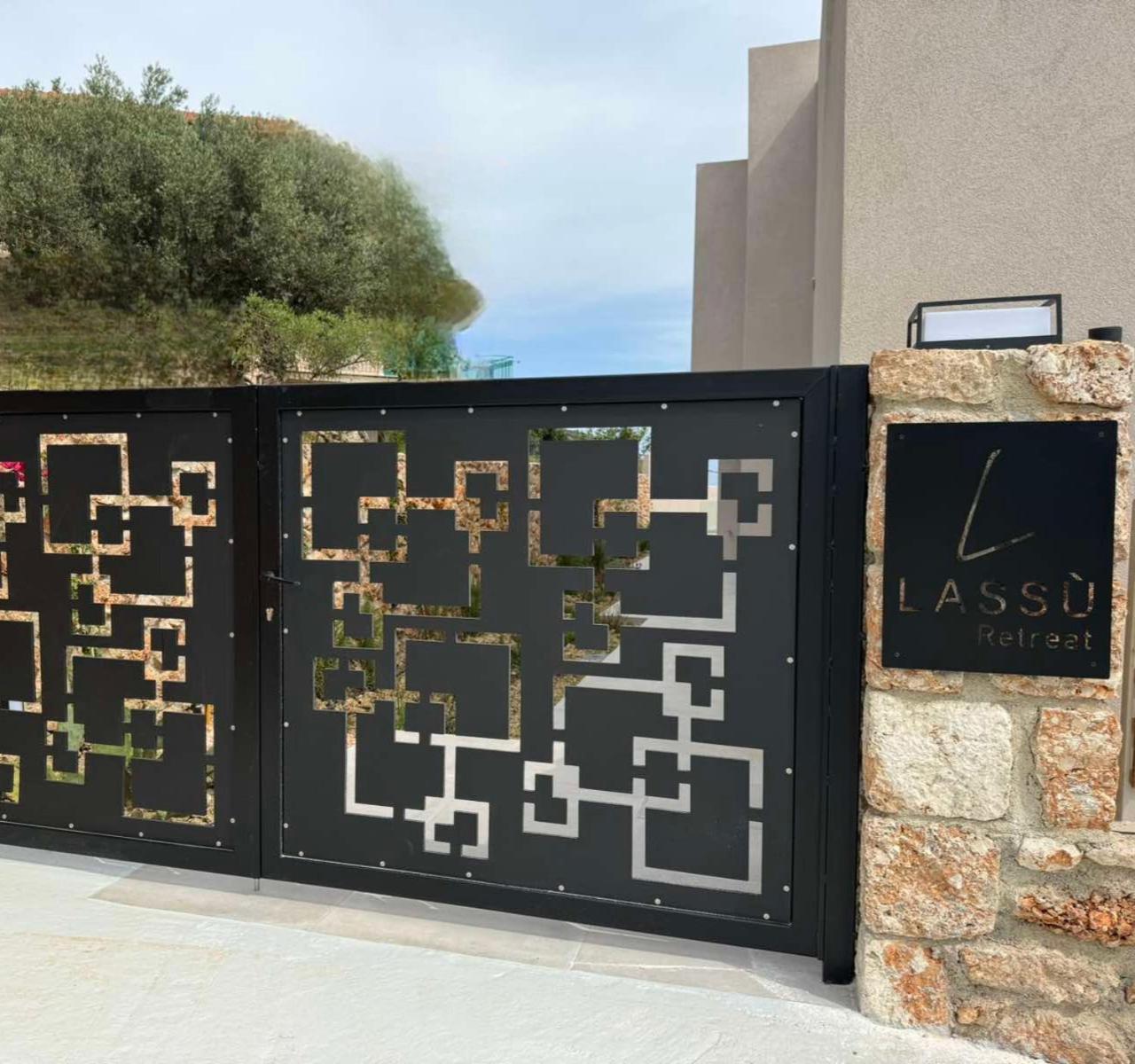 Avithos - Lassu Retreat Zola