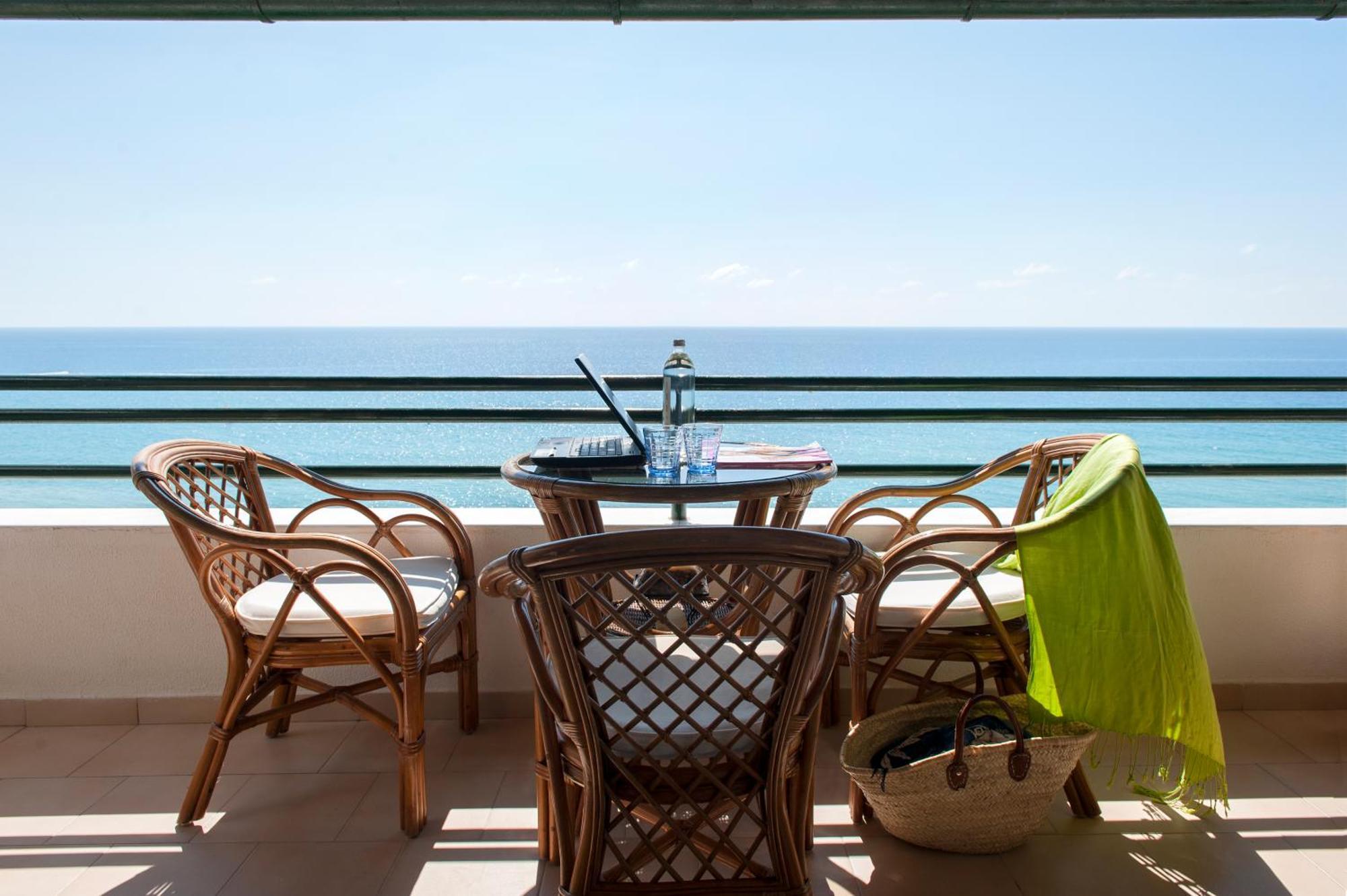 Sea View Apartment *