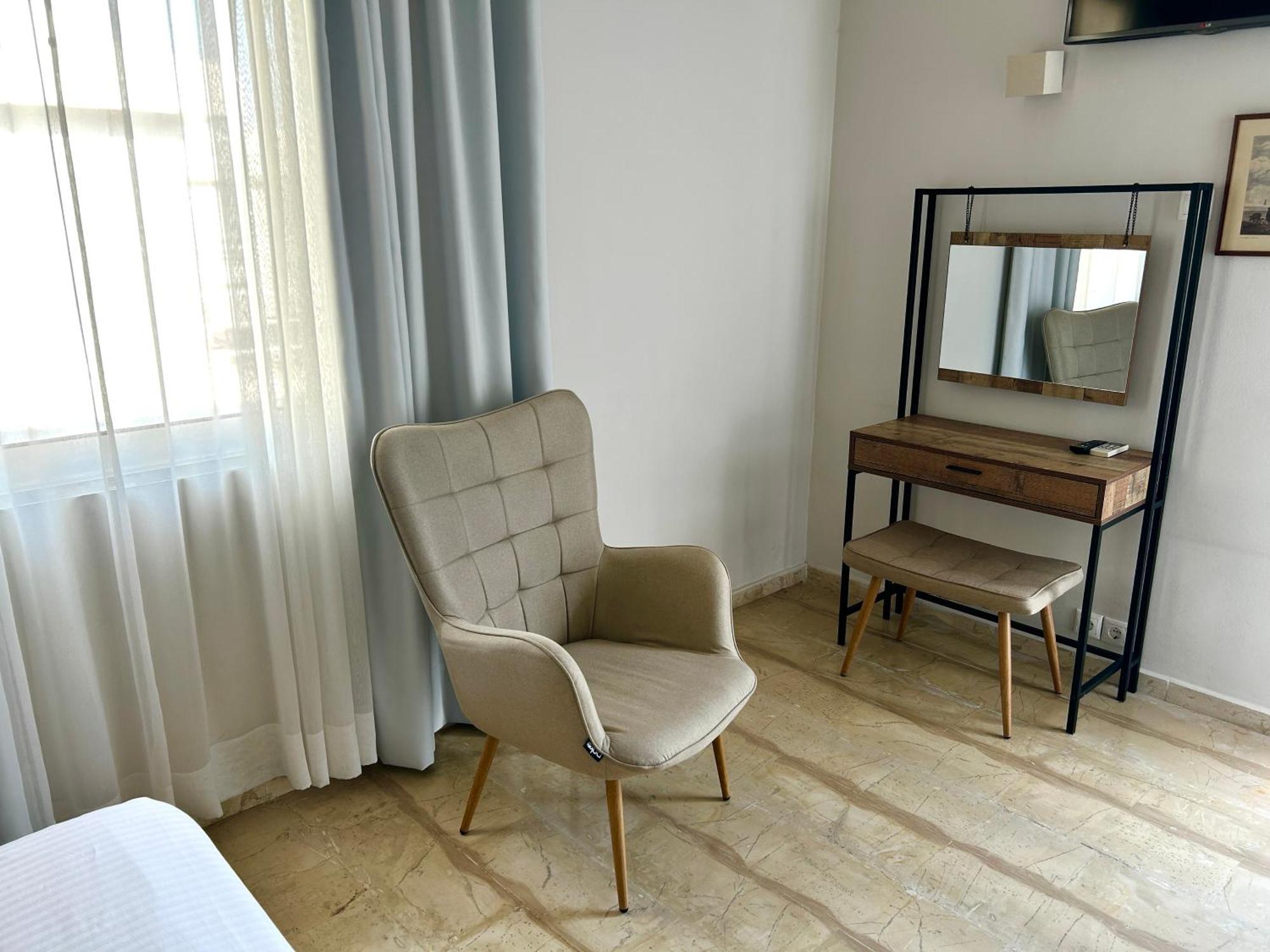 The Loriet 4*