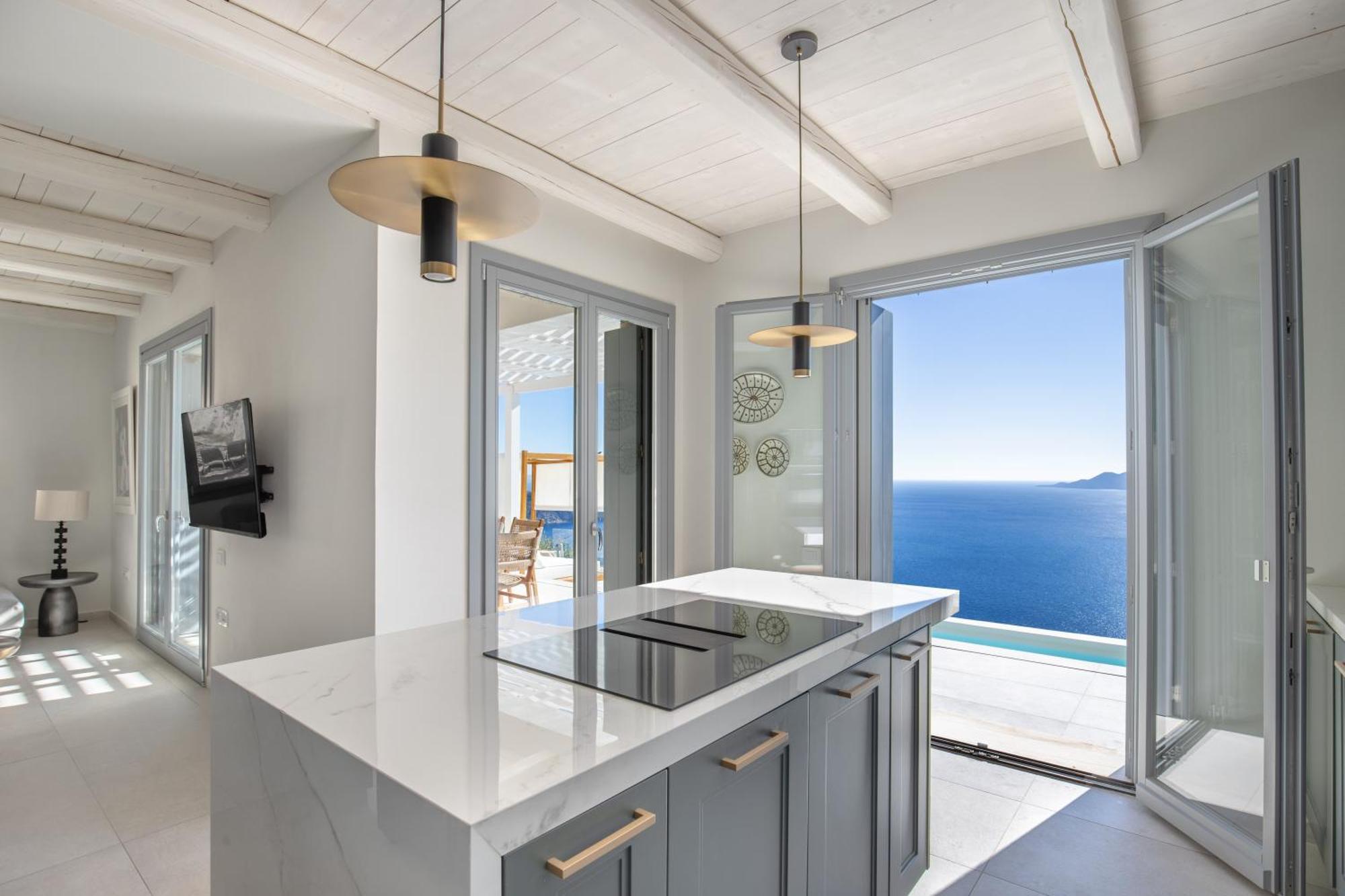 Urania Luxury Rhea Villa *