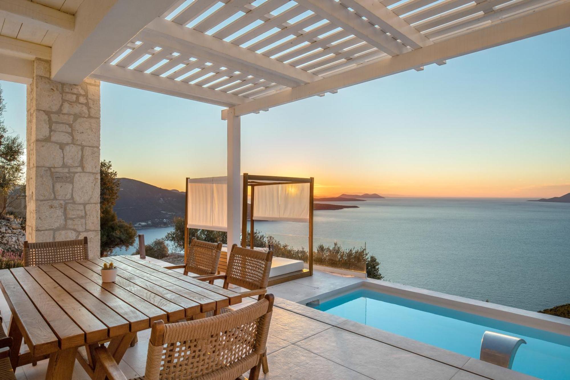 Urania Luxury Rhea Villa *