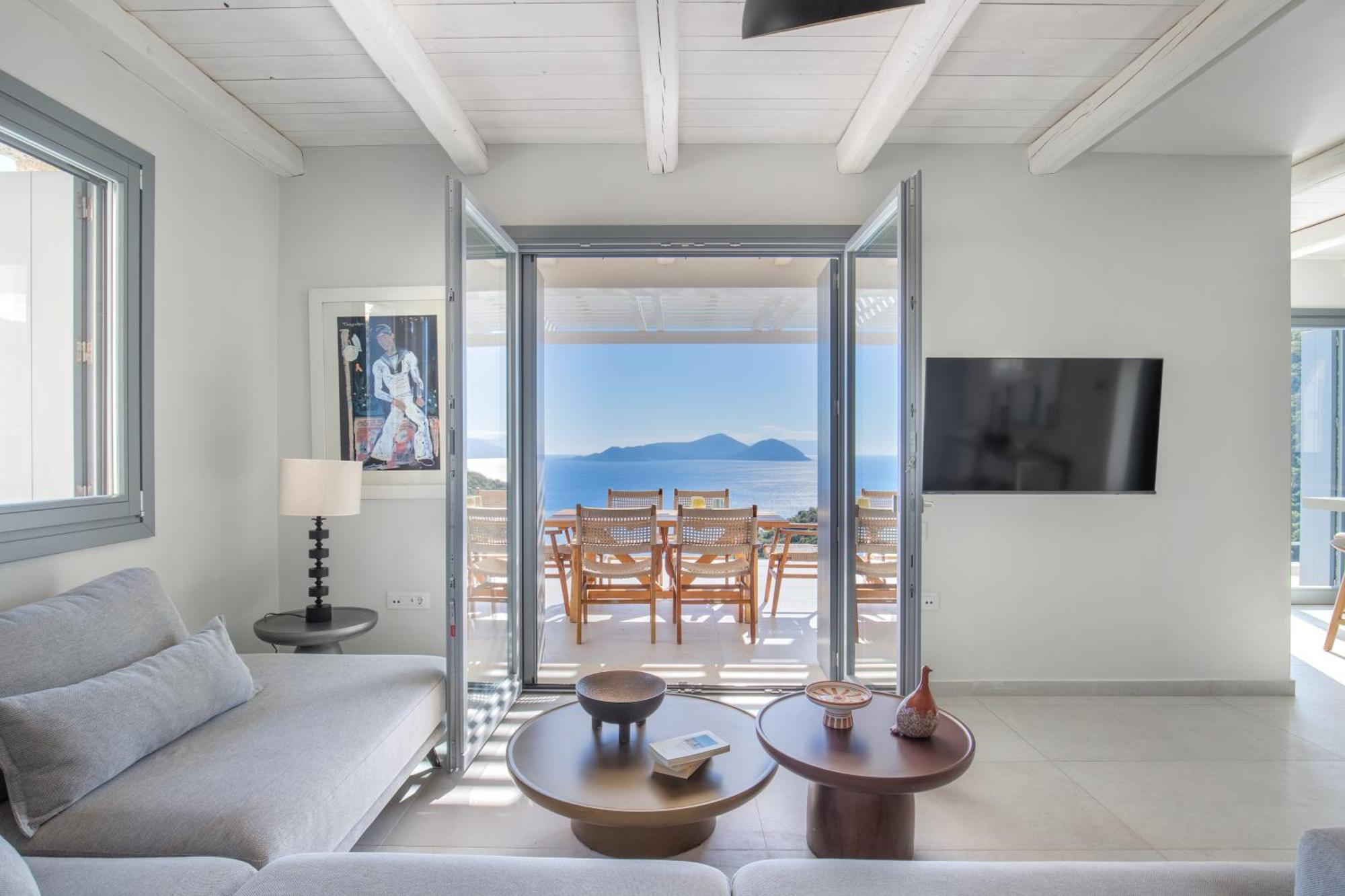 Urania Luxury Rhea