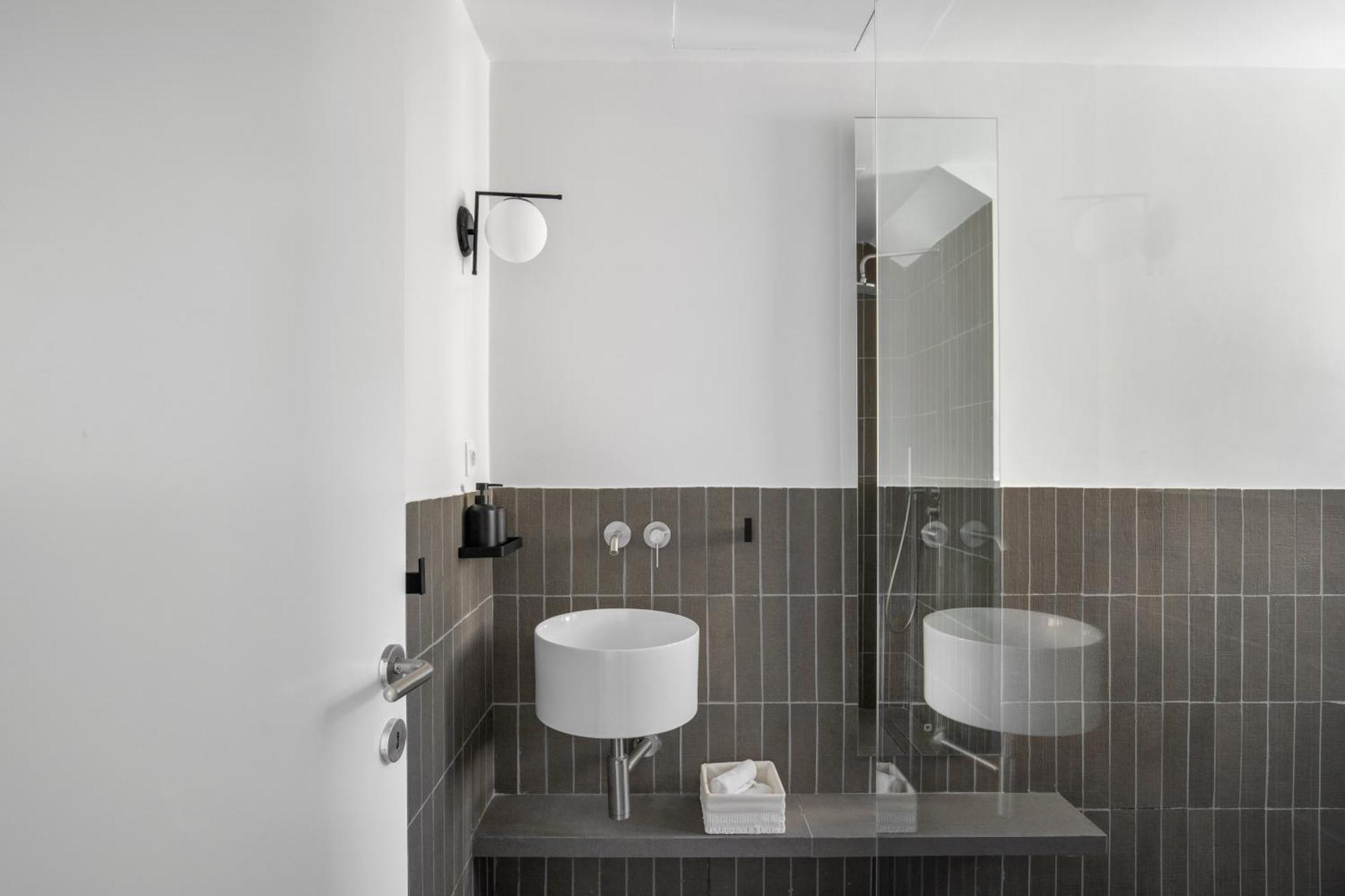 Urania Luxury Rhea Pondi
