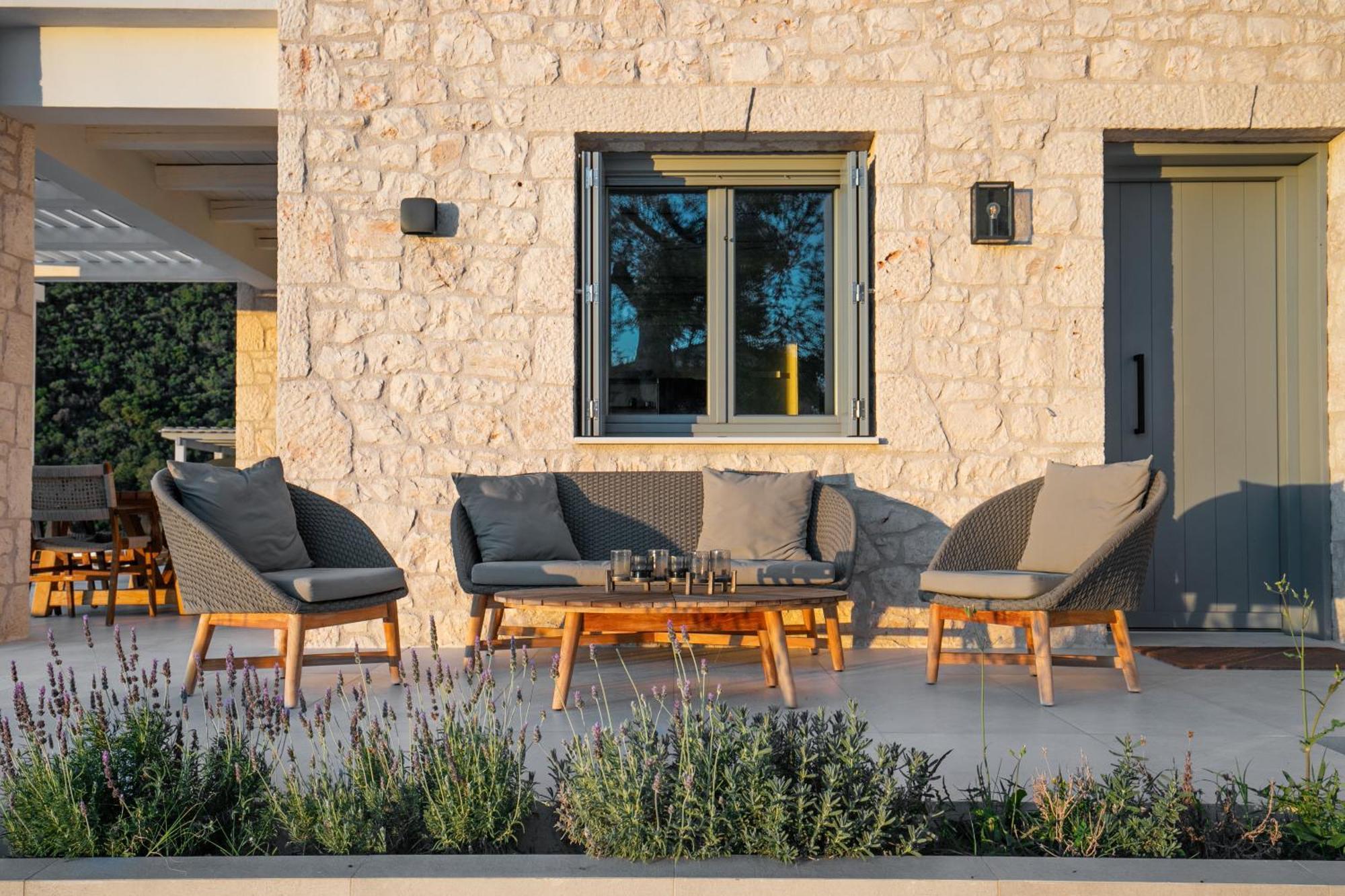 Urania Luxury Rhea Villa