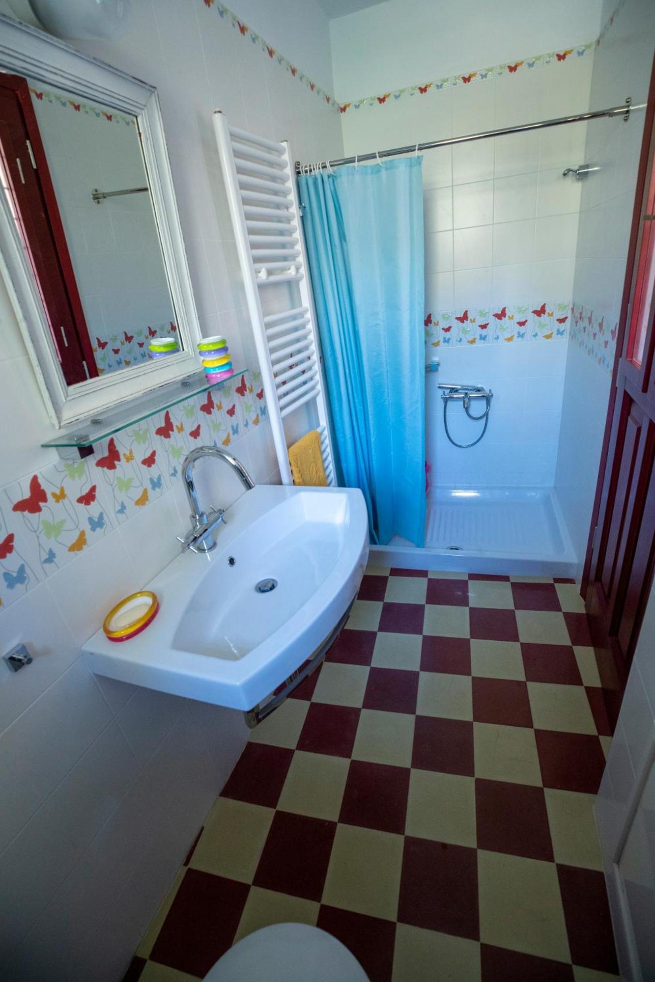 L G K Mansion Est.1920 Villa Andros Town