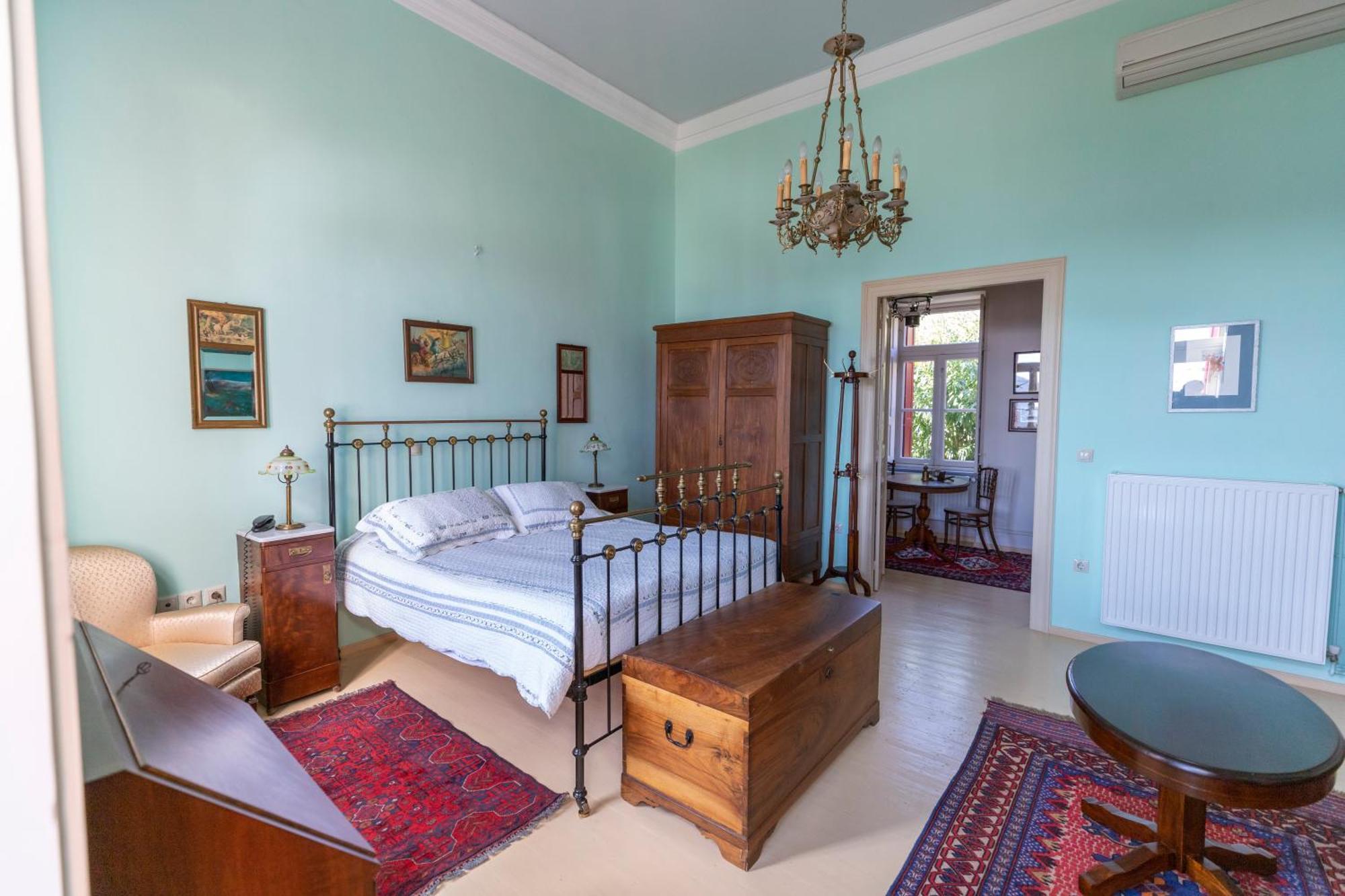 L G K Mansion Est.1920 Andros Town