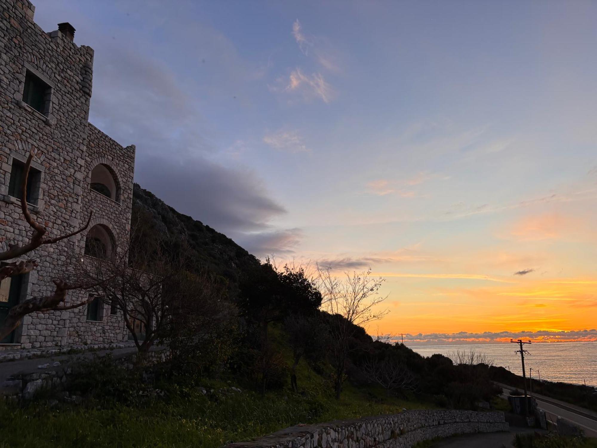 Vatoulia House Aparthotel *