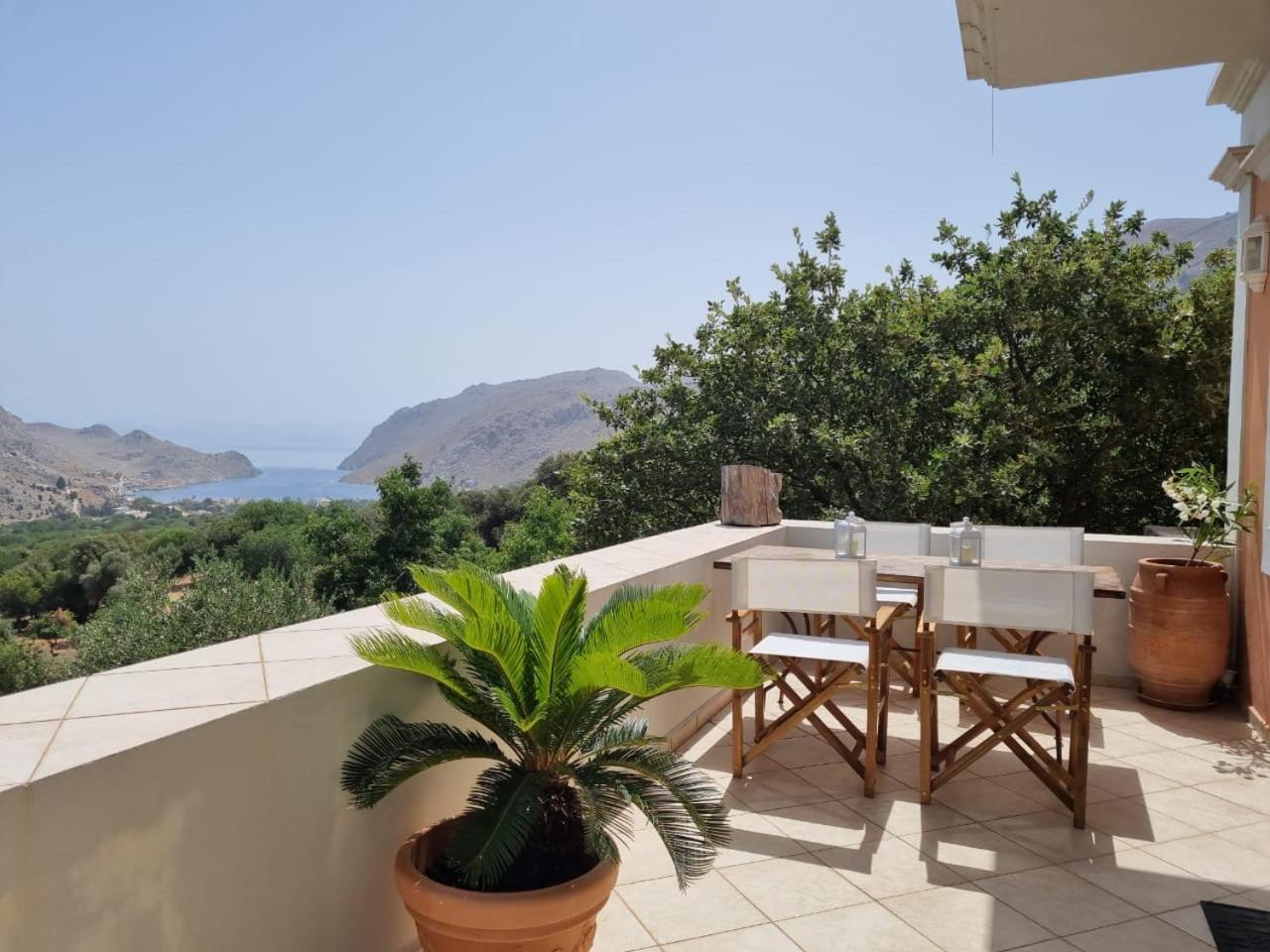 Mansion House With Terrace And Fantastic View!