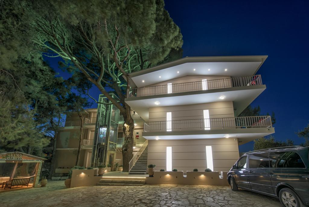 Koukounaria & Hotel