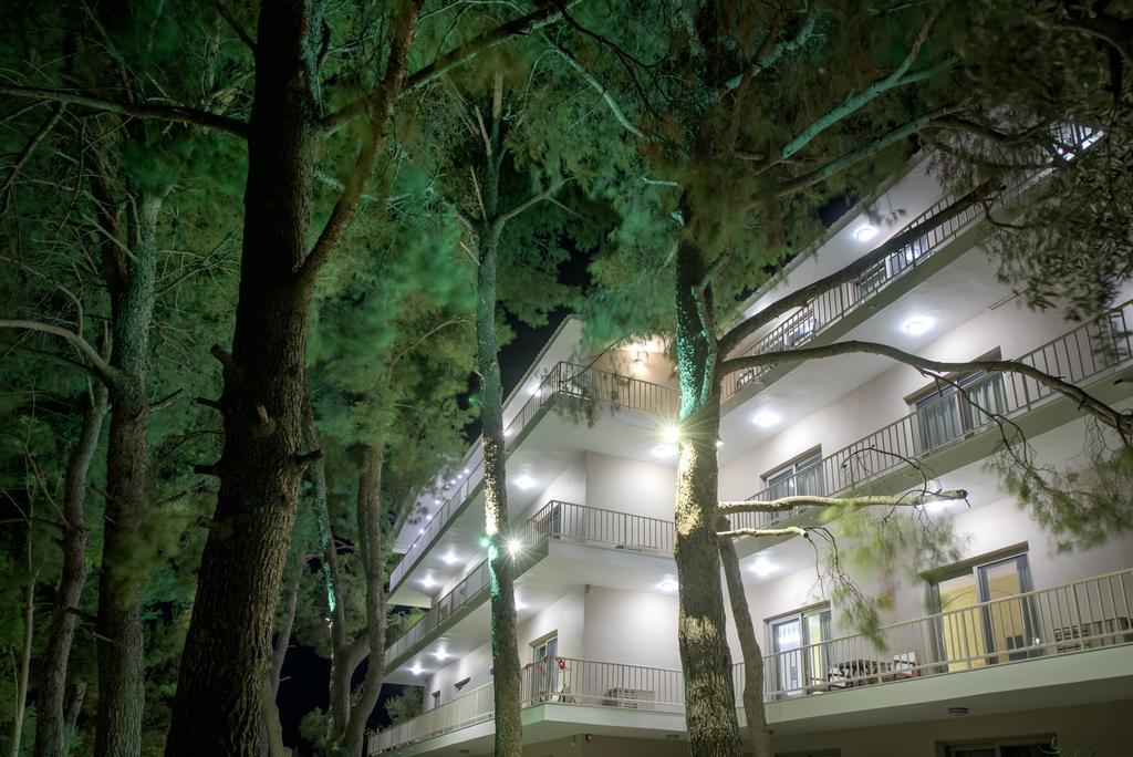 Koukounaria & Hotel 4*