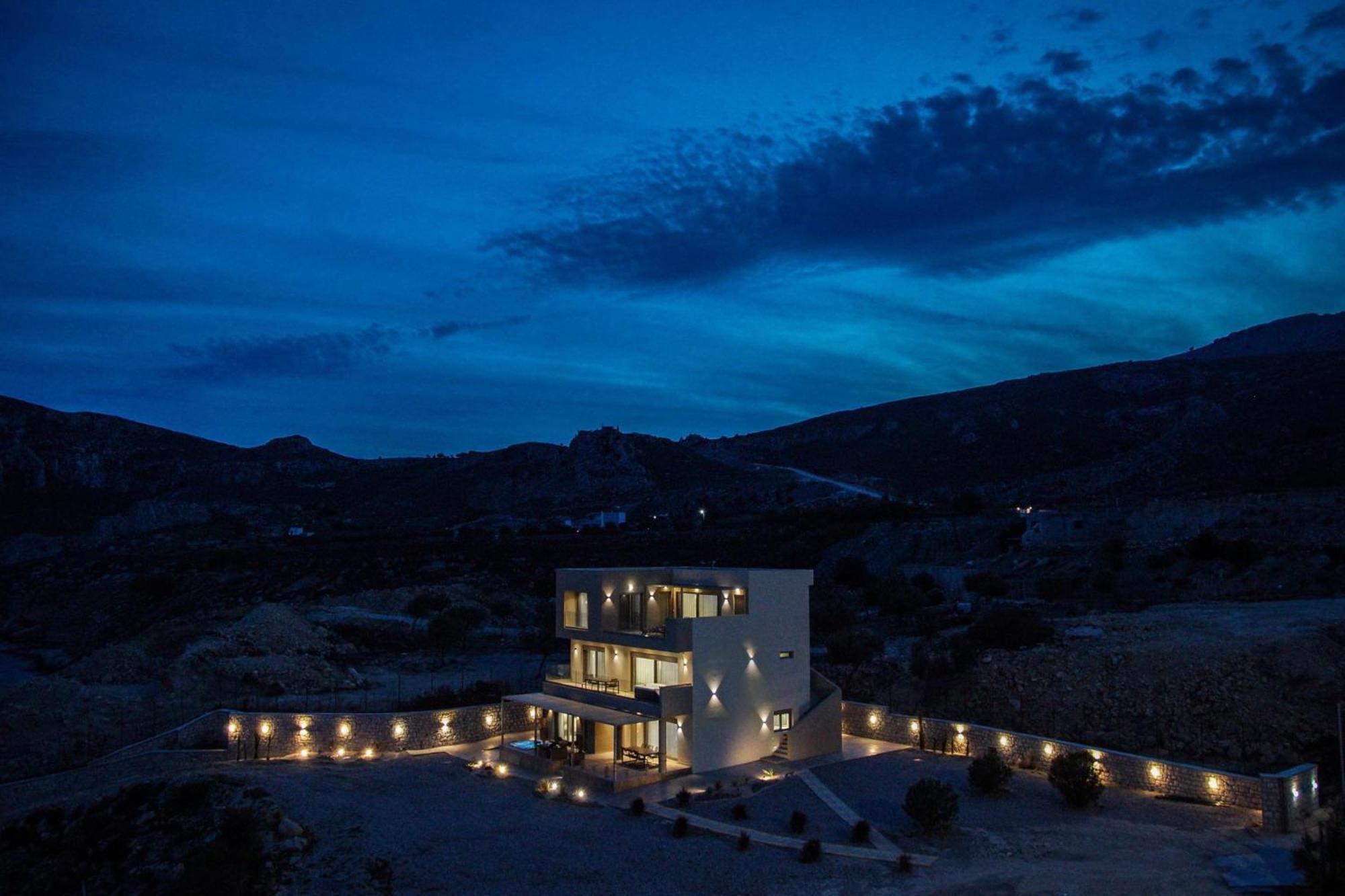 Aquamarine Luxury Apartment *