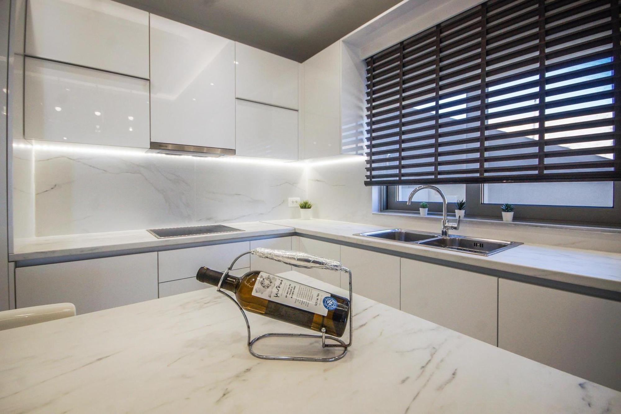 Aquamarine Luxury Apartment *