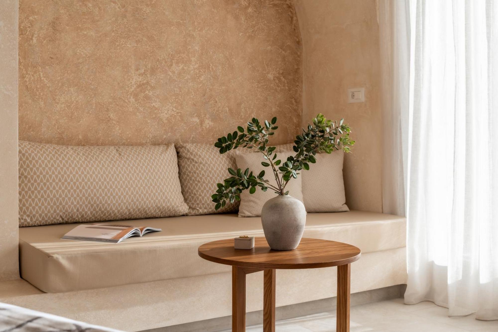 Heyday Luxury * Perissa (Santorini)