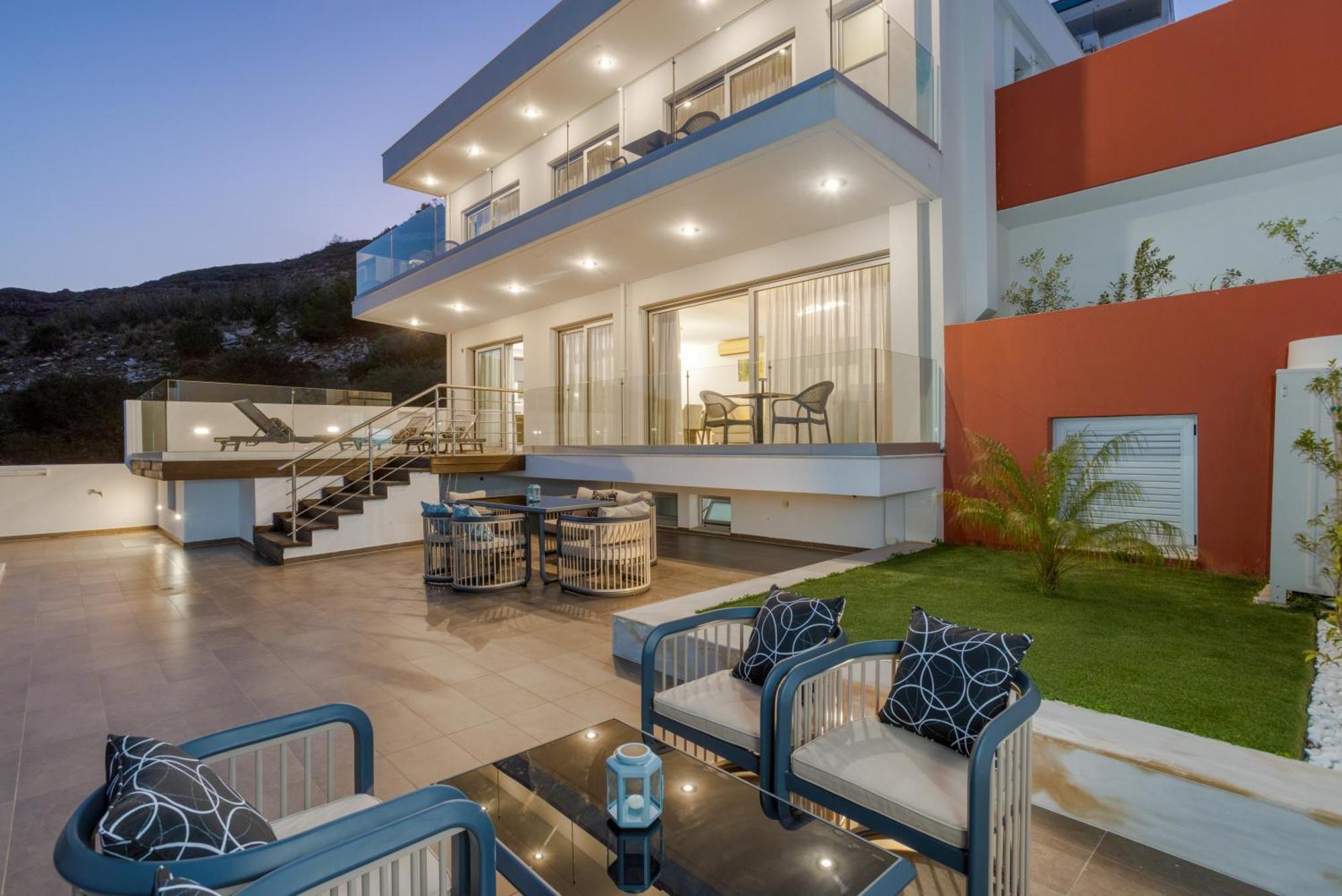 Deep Blue Luxury Theseus - Private Jacuzzi - Sea View
