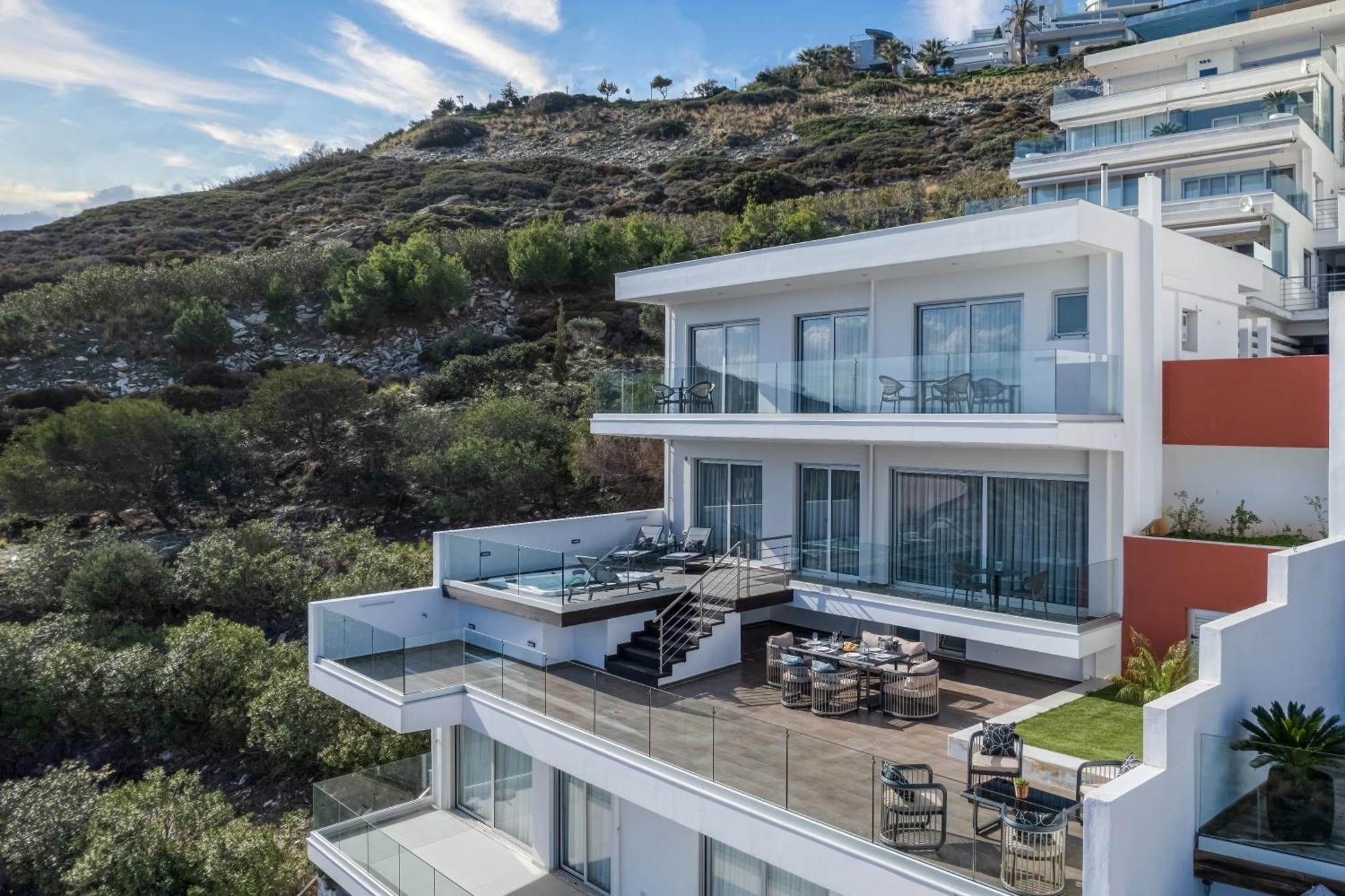 Deep Blue Luxury Theseus - Private Jacuzzi - Sea View Villa