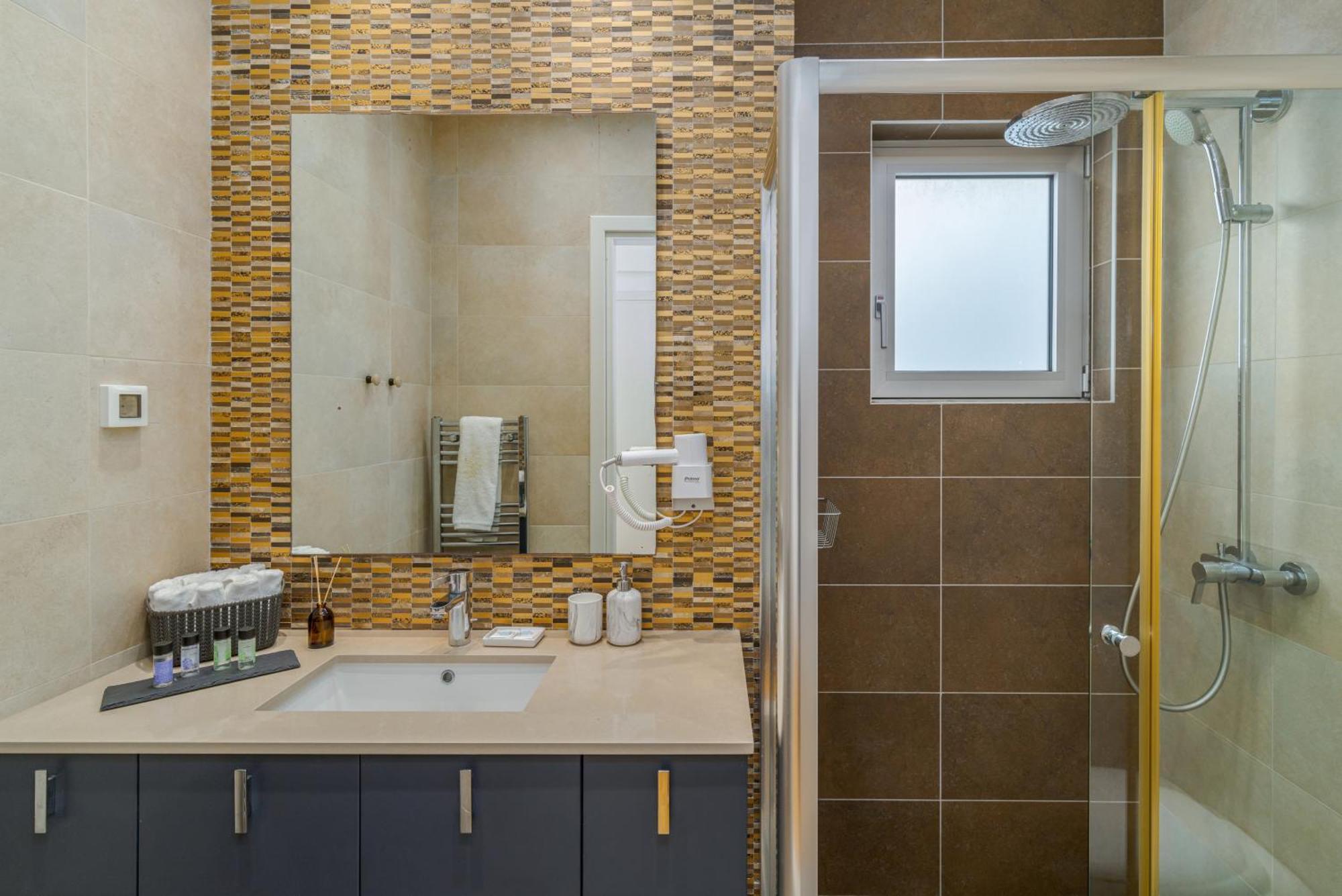 Deep Blue Luxury Theseus - Private Jacuzzi - Sea View Ligaria (Crete)