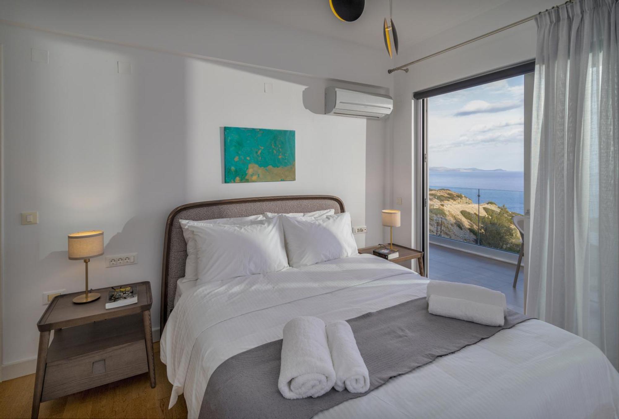 Deep Blue Luxury Theseus - Private Jacuzzi - Sea View *